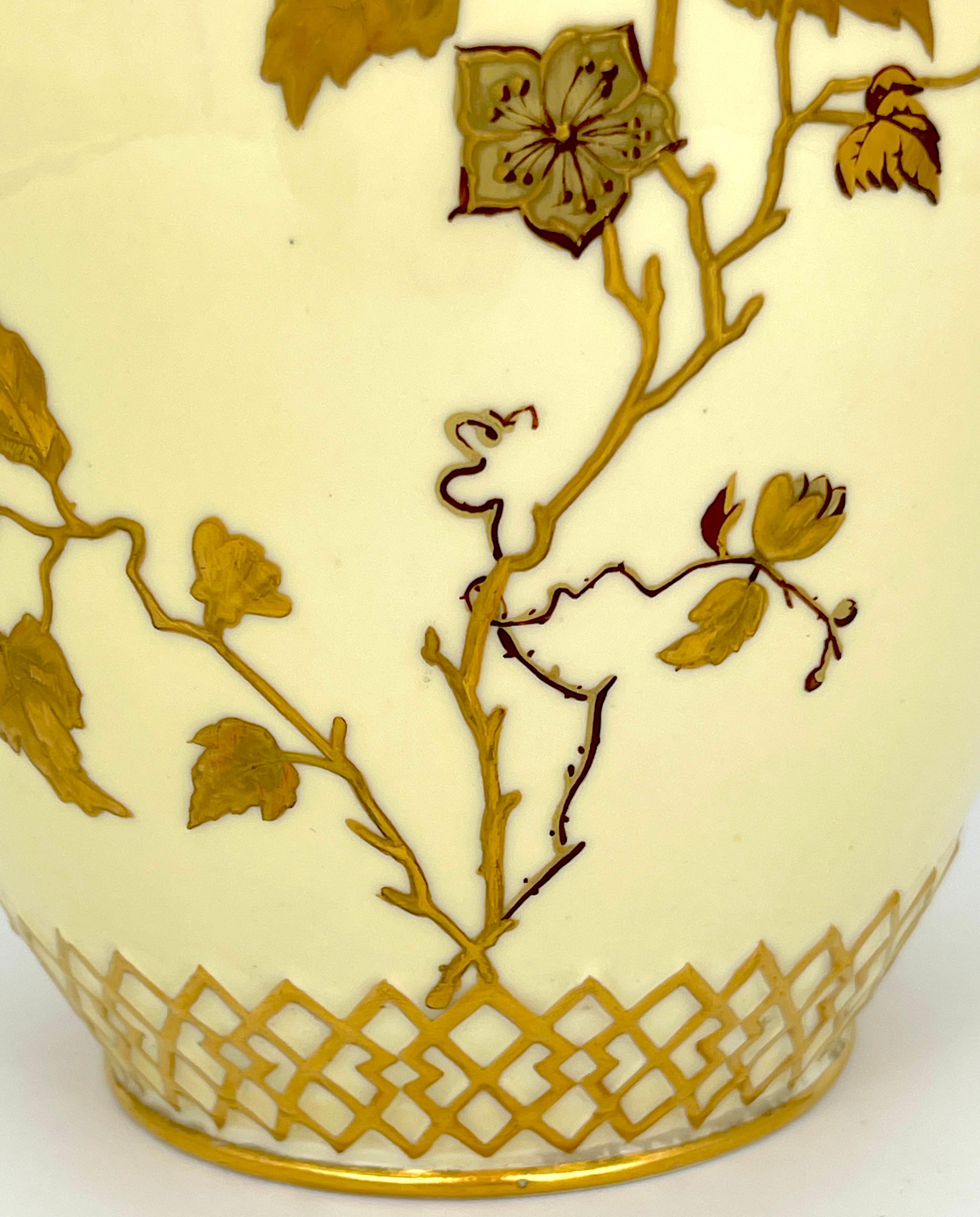 Royal Crown Derby Aesthetic Movement Gilt Potpourri Vase with Pierced Lid, 1892 en venta 3