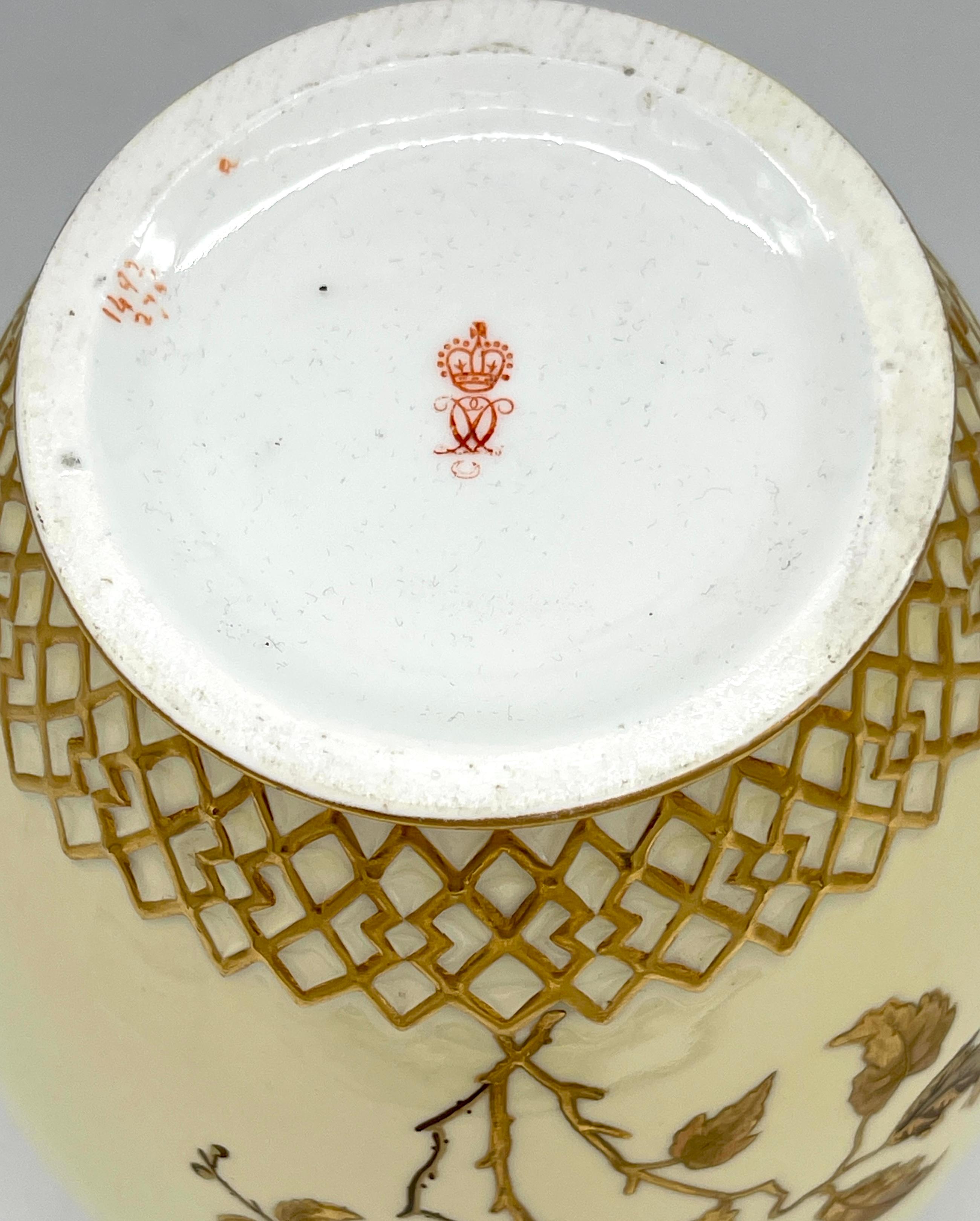 Royal Crown Derby Aesthetic Movement Gilt Potpourri Vase with Pierced Lid, 1892 en venta 4