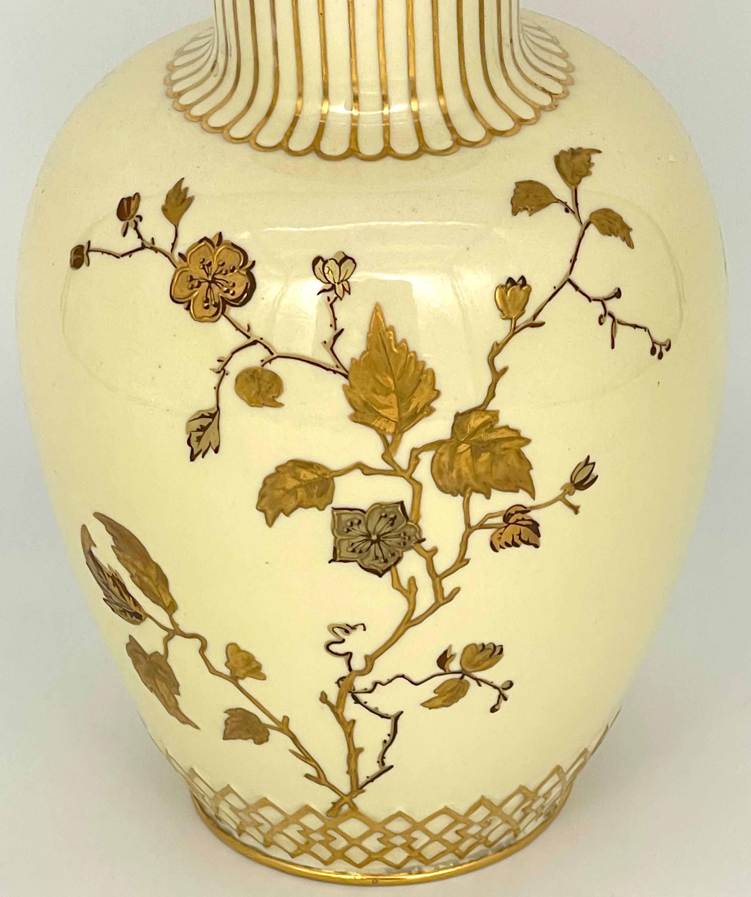 Royal Crown Derby Aesthetic Movement Gilt Potpourri Vase with Pierced Lid, 1892 Fines del siglo XIX en venta