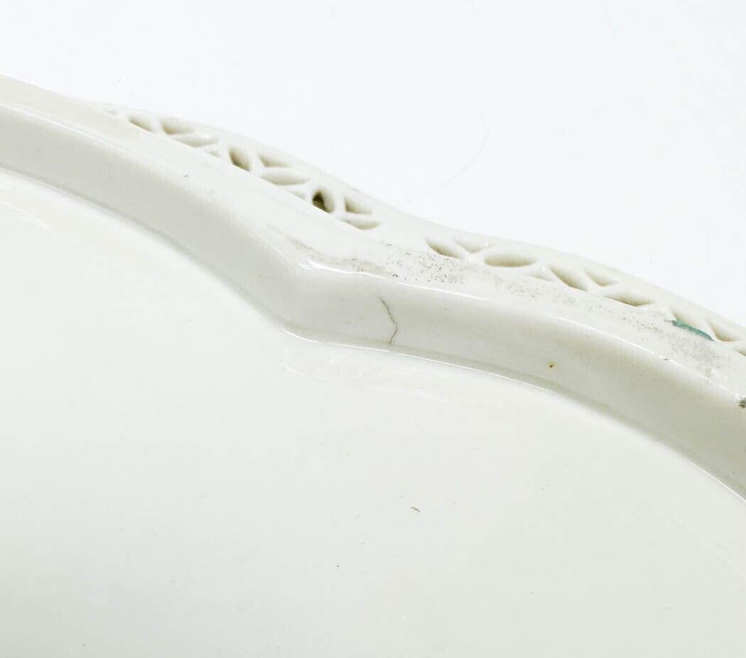 Porcelaine  Plateau en porcelaine réticulée Royal Crown Derby peint à la main, perlé et émaillé en vente