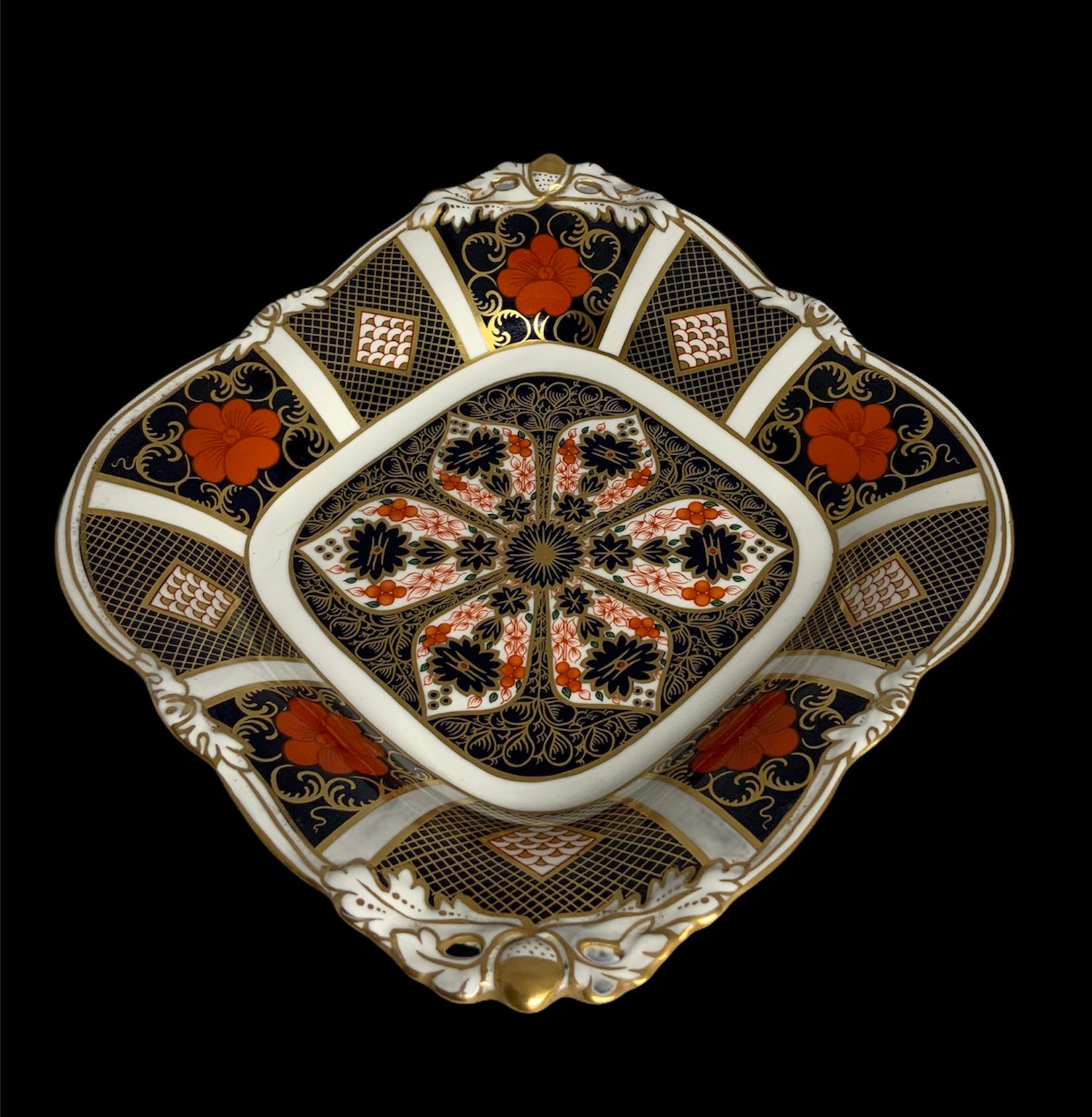 Anglo-japonais Petit panier en porcelaine de style Imari peint à la main Royal Crown Derby en vente