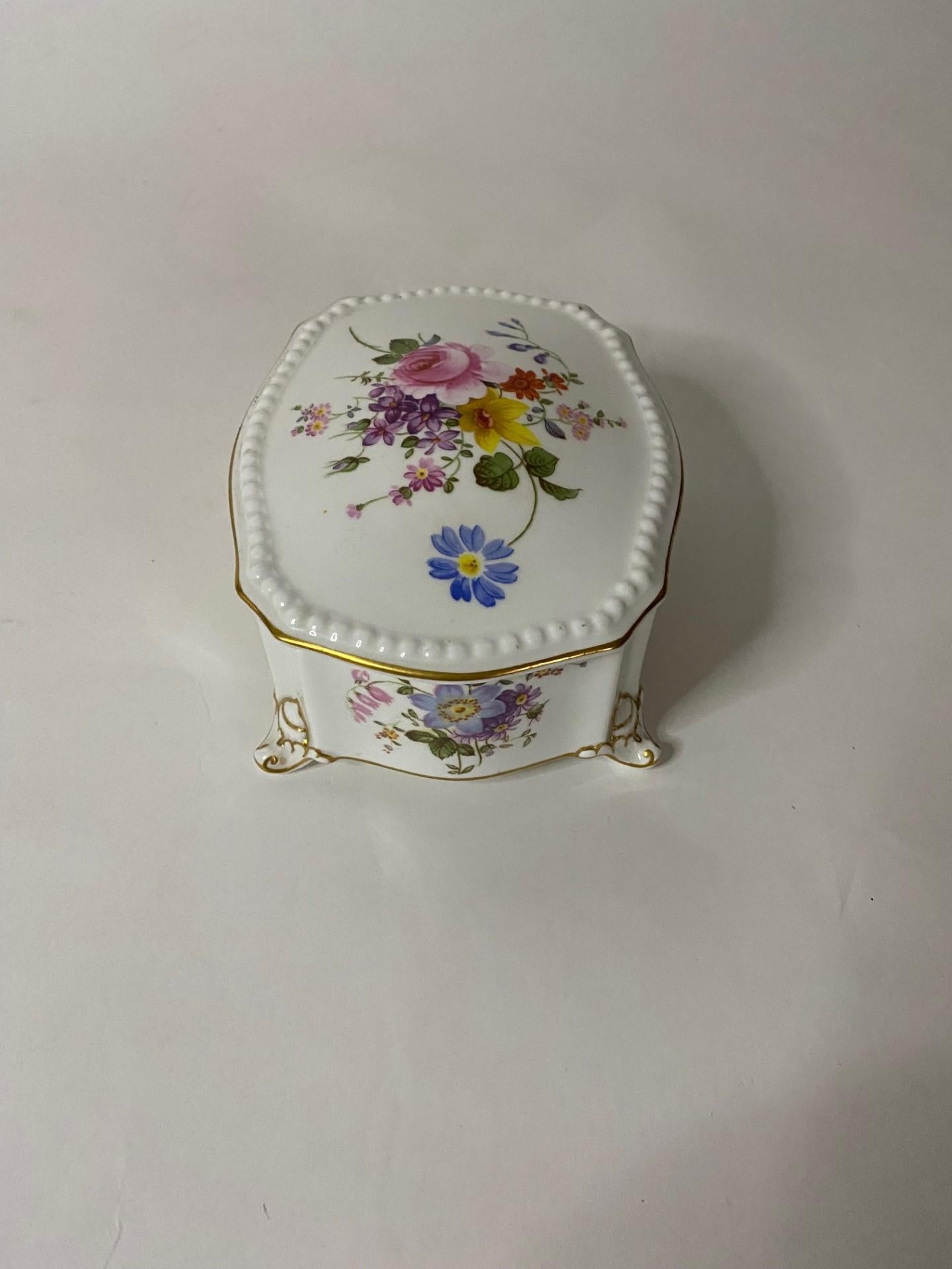 Royal Crown Derby Hand-Painted Serpentine Box with Floral Bouquets In Excellent Condition For Sale In North Salem, NY