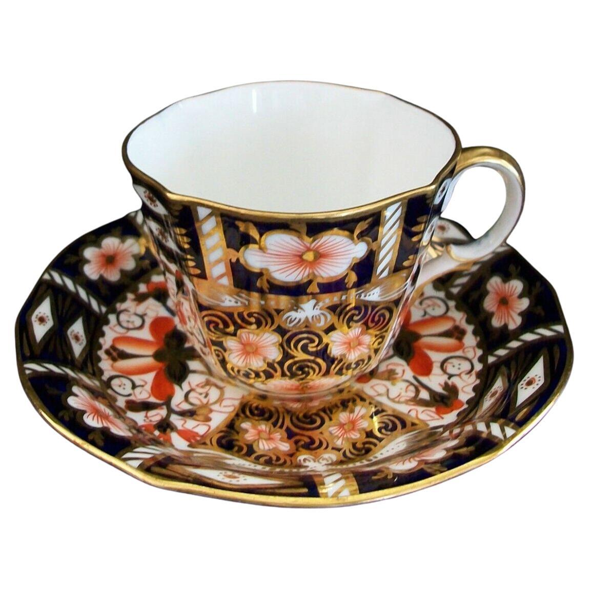 ROYAL CROWN DERBY - Imari Pattern #2451 - Tea Cup & Saucer - U.K. - C.1912-16 For Sale