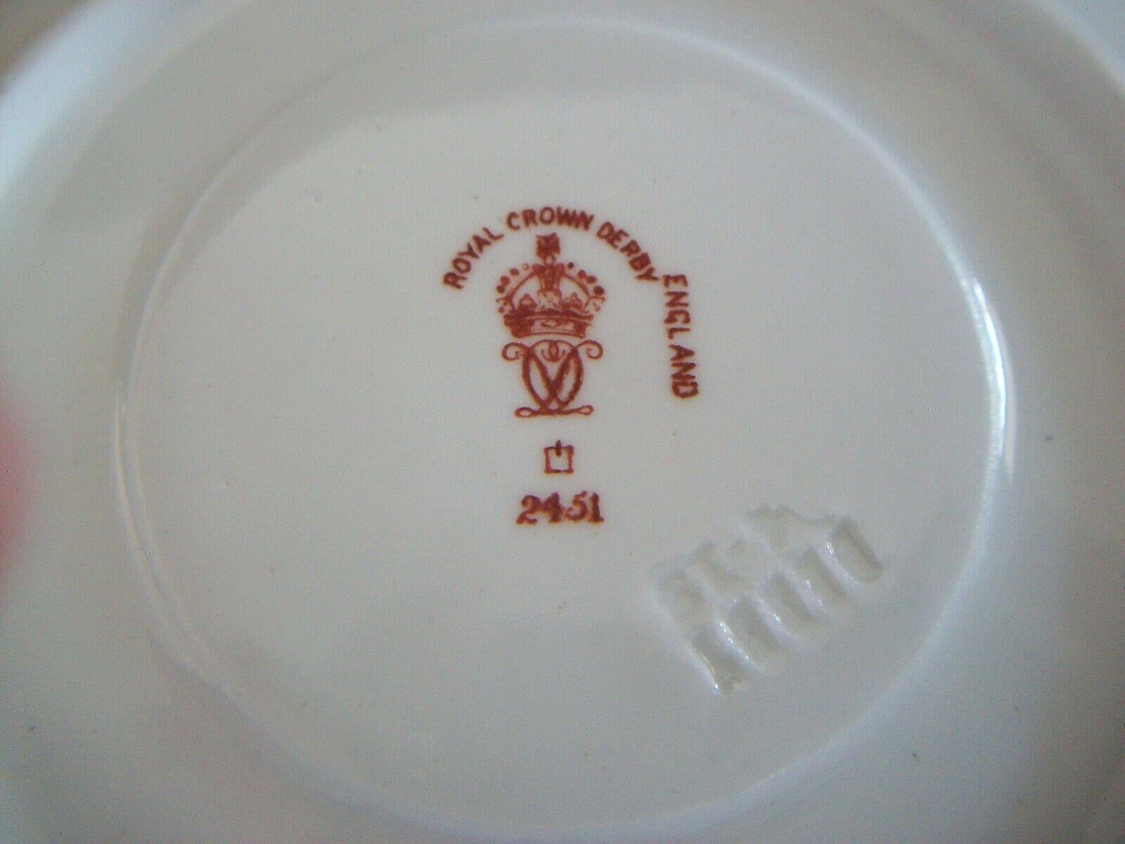 Victorian ROYAL CROWN DERBY - Imari Pattern #2451 - Tea Cup & Saucer - U.K. - C.1913-50's For Sale