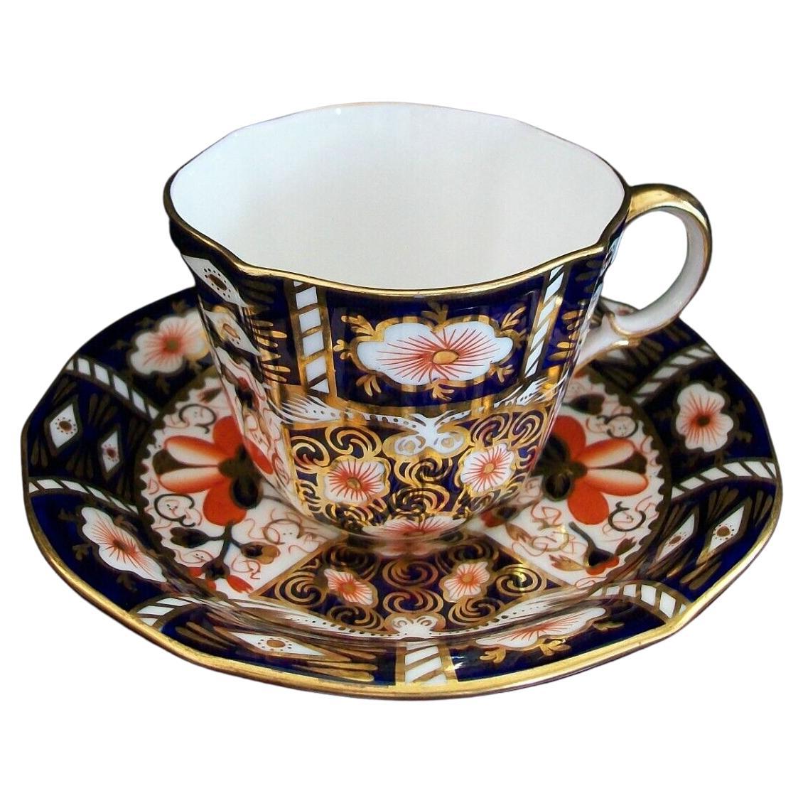 ROYAL CROWN DERBY - Imari Pattern #2451 - Tea Cup & Saucer - U.K. - C.1913-50's For Sale