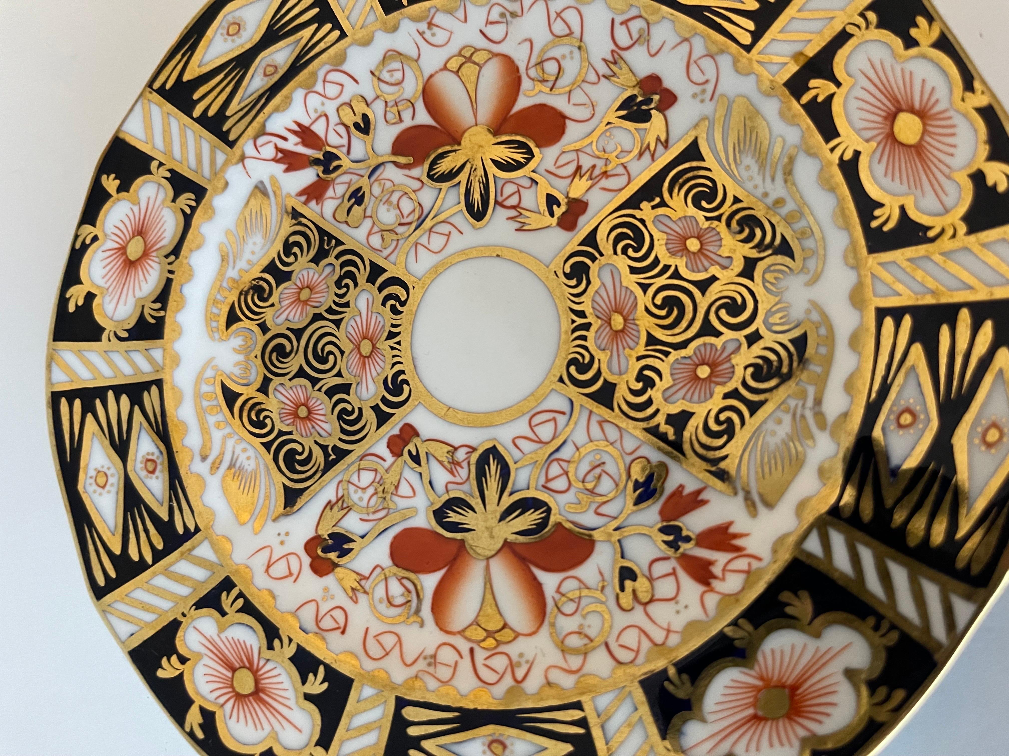 Royal Crown Derby Imari Small Plates, Set of 2 In Good Condition For Sale In Stamford, CT