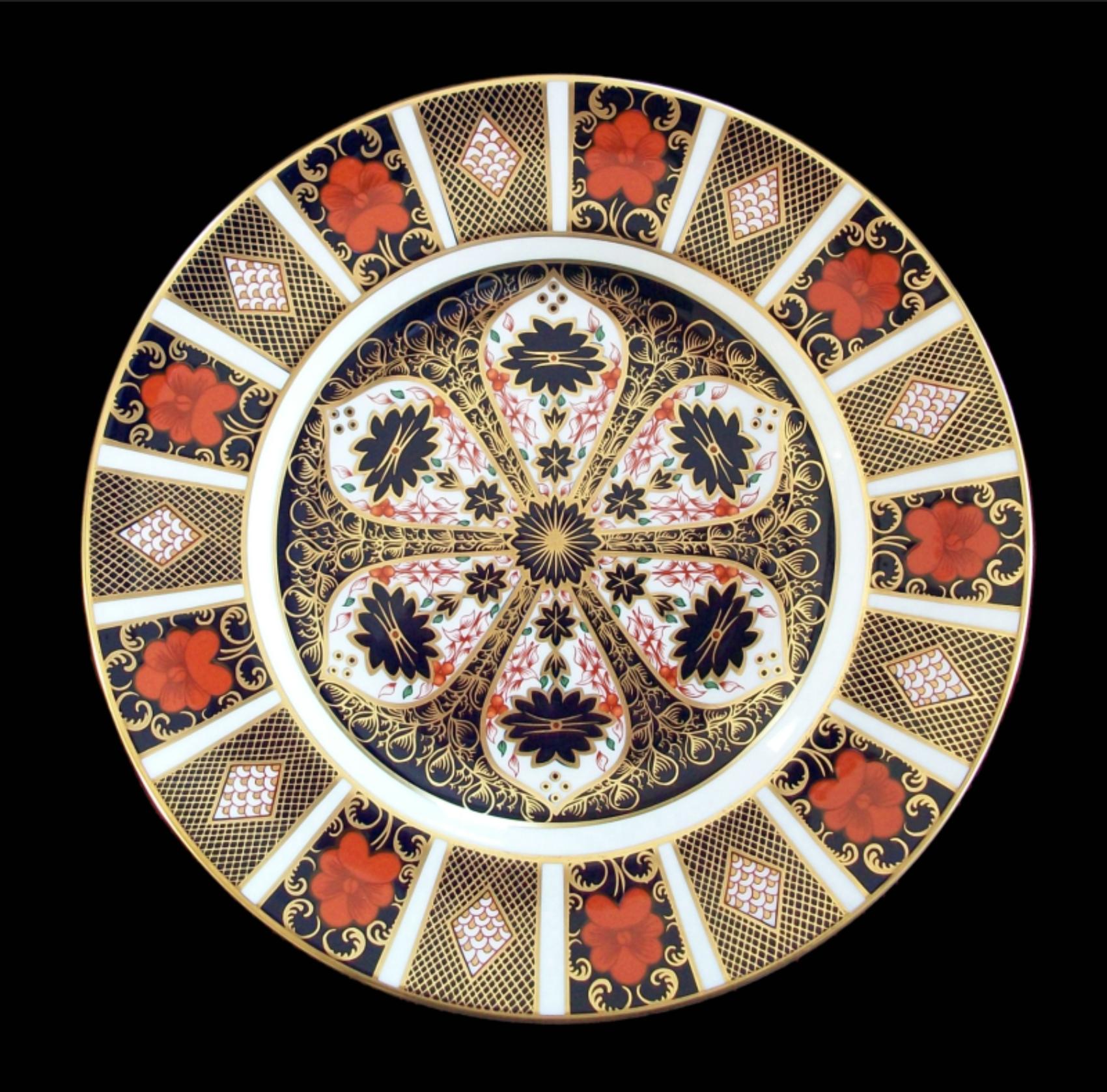 Royal Crown Derby - 'Old Imari' Pattern Number 1128 - Vintage bone china dinner plate - elaborate gilt decoration over blue and orange hand painted oriental pattern - signed on the base - U.K. - circa 1981.

Excellent/mint antique condition -