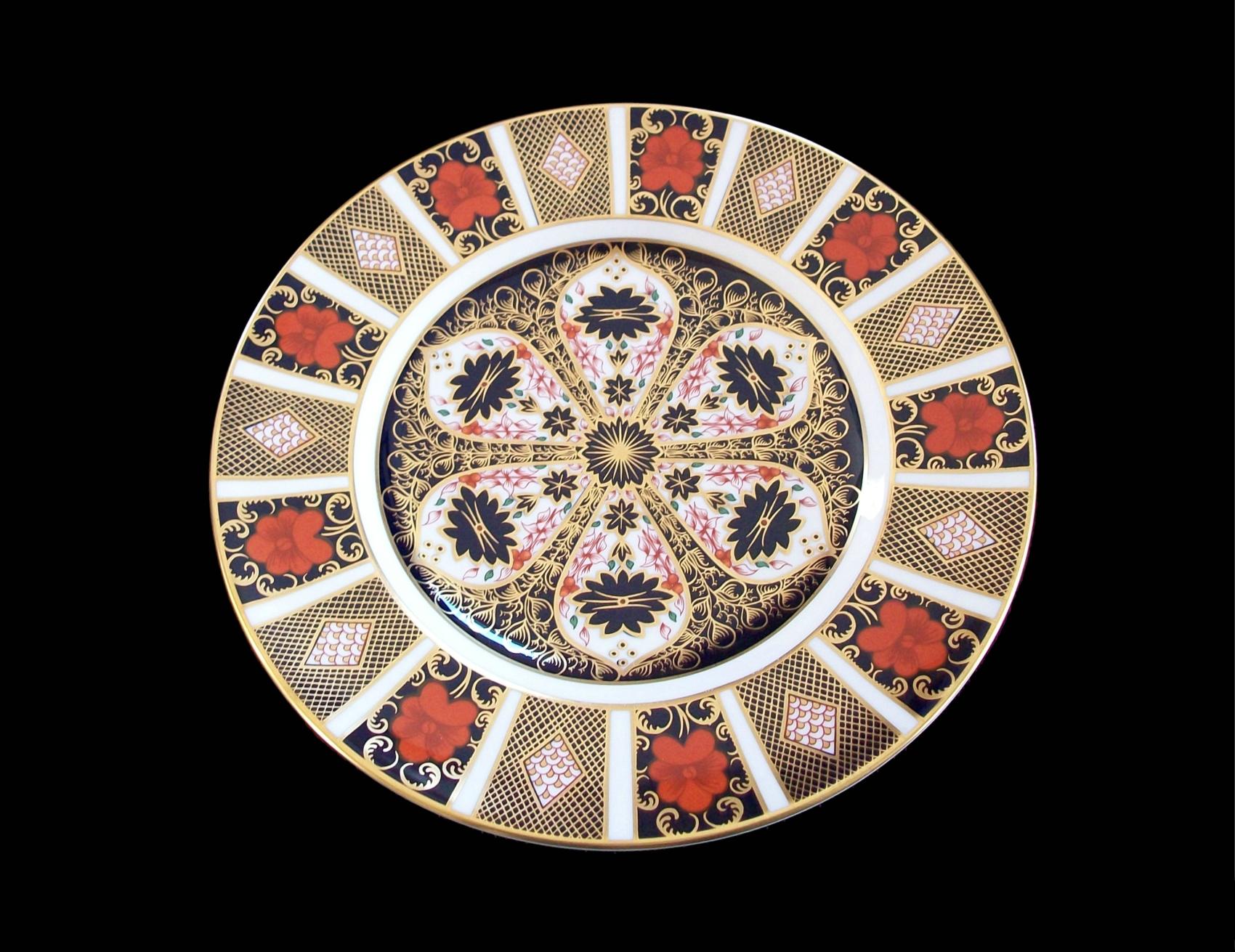 English Royal Crown Derby, 'Old Imari' Pattern #1128, Dinner Plate, U.K., circa 1981