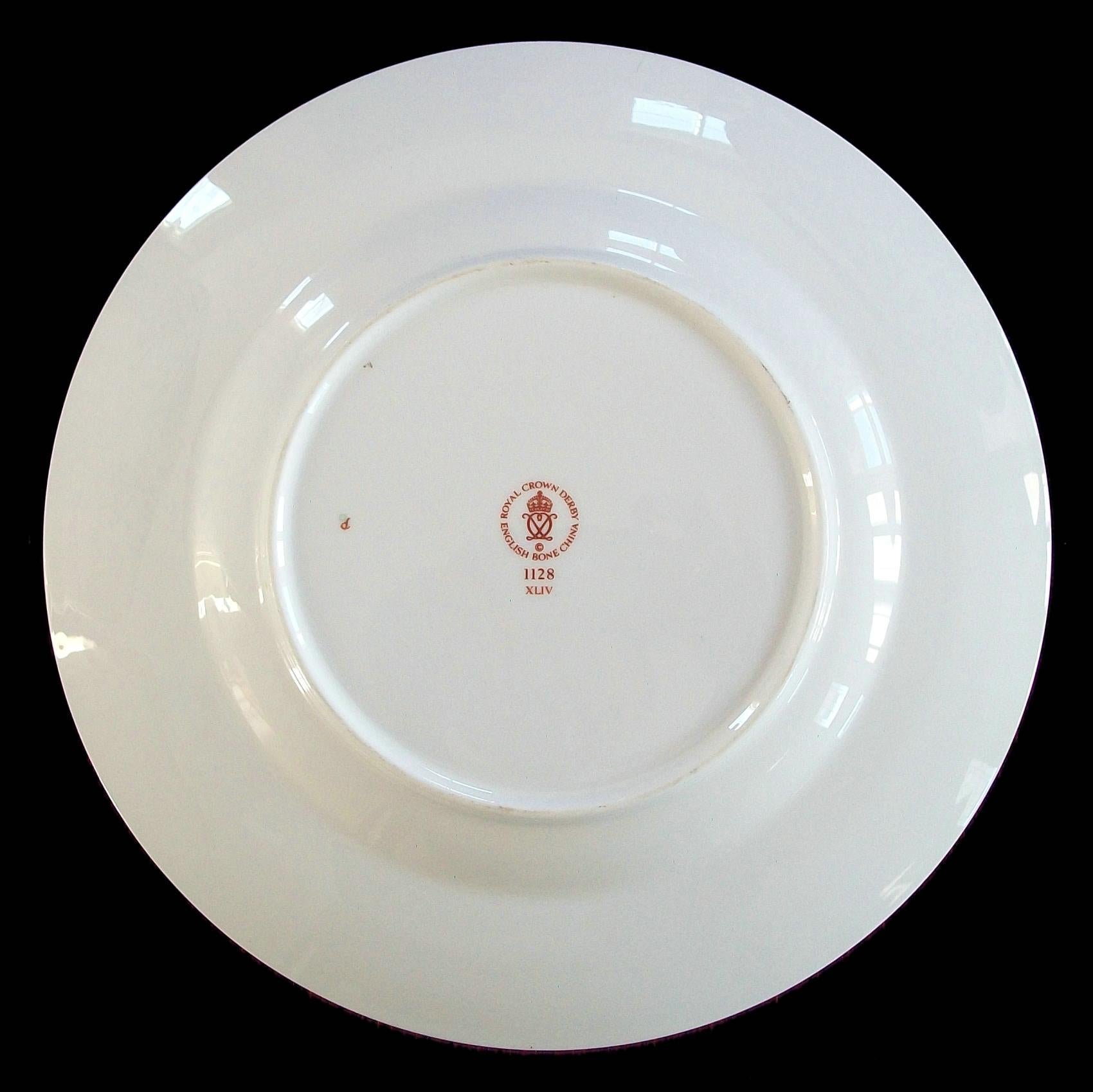 Glazed Royal Crown Derby, 'Old Imari' Pattern #1128, Dinner Plate, U.K., circa 1981