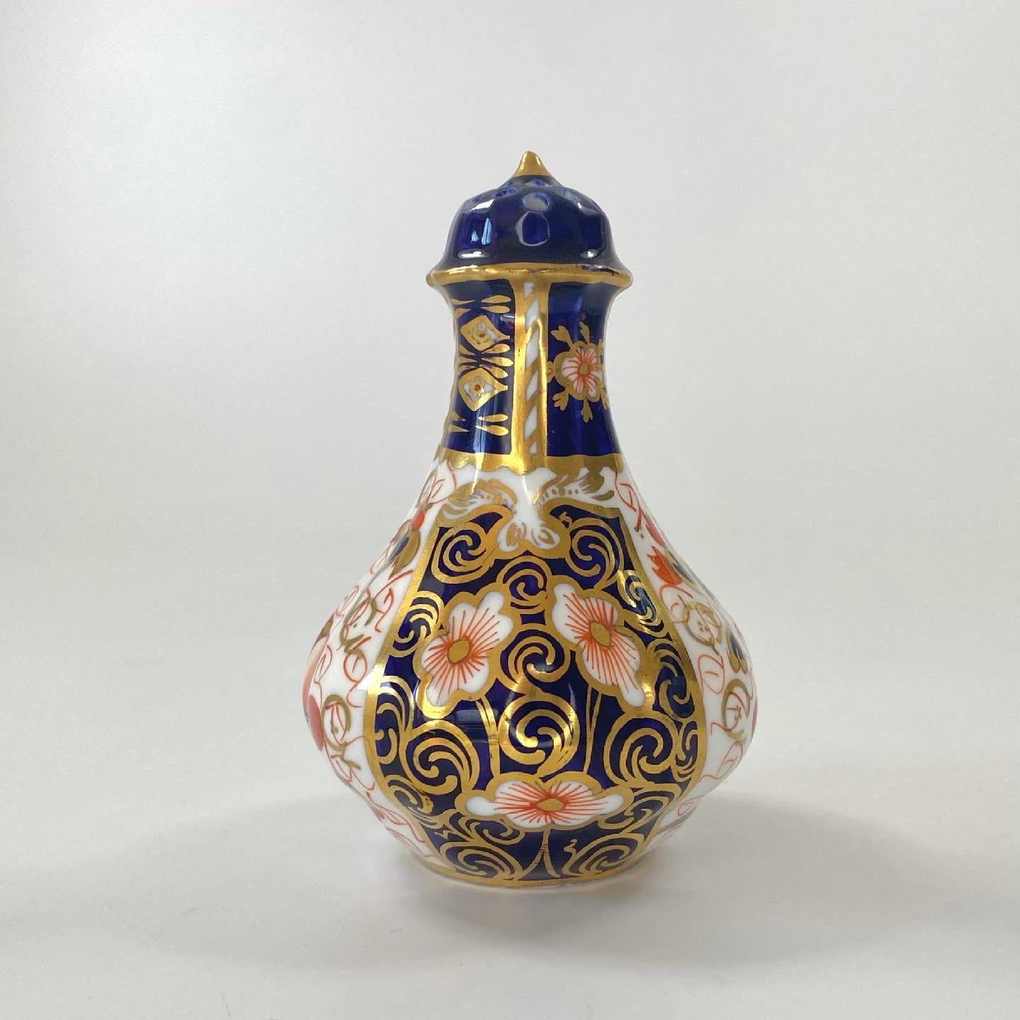 Royal Crown Derby porcelain pepper pot, dated 1914. The pepper pot painted in the Imari pattern ‘2451’, and heightened in gilt. Having a fixed and pierced domed cover.
Iron red printed factory mark, and date code for 1914.
Medium: