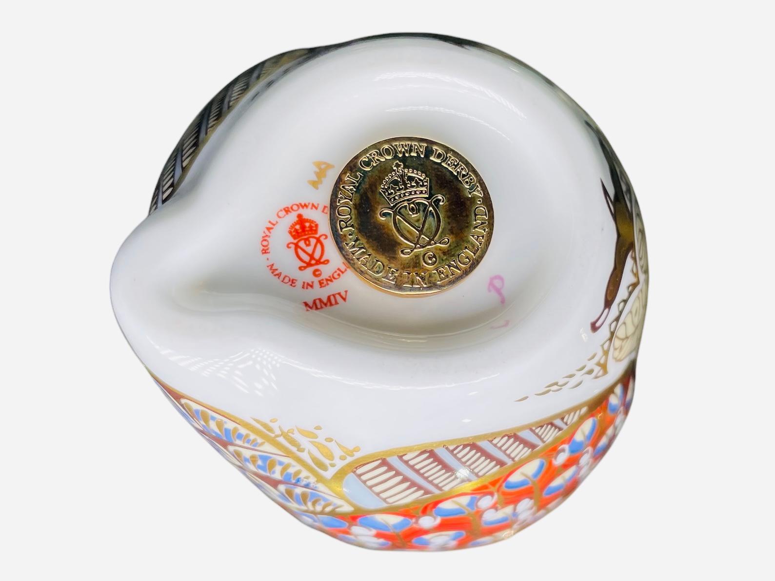 Royal Crown Derby Porcelain Imari Style Owl Figurine Paperweight In Good Condition For Sale In Guaynabo, PR