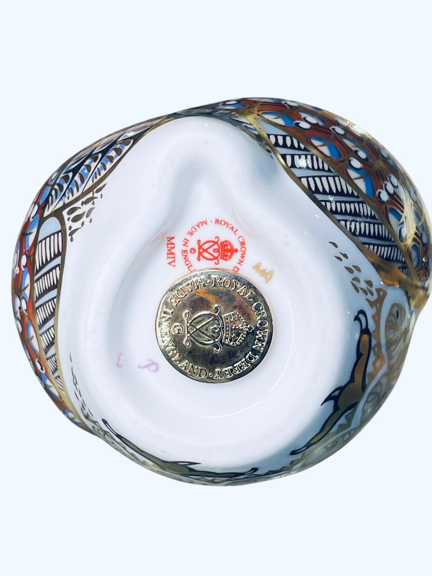 20th Century Royal Crown Derby Porcelain Imari Style Owl Figurine Paperweight For Sale