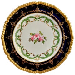 Assiette en porcelaine Royal Crown Derby:: bleu cobalt:: dorée et roses Billingsley:: 1907