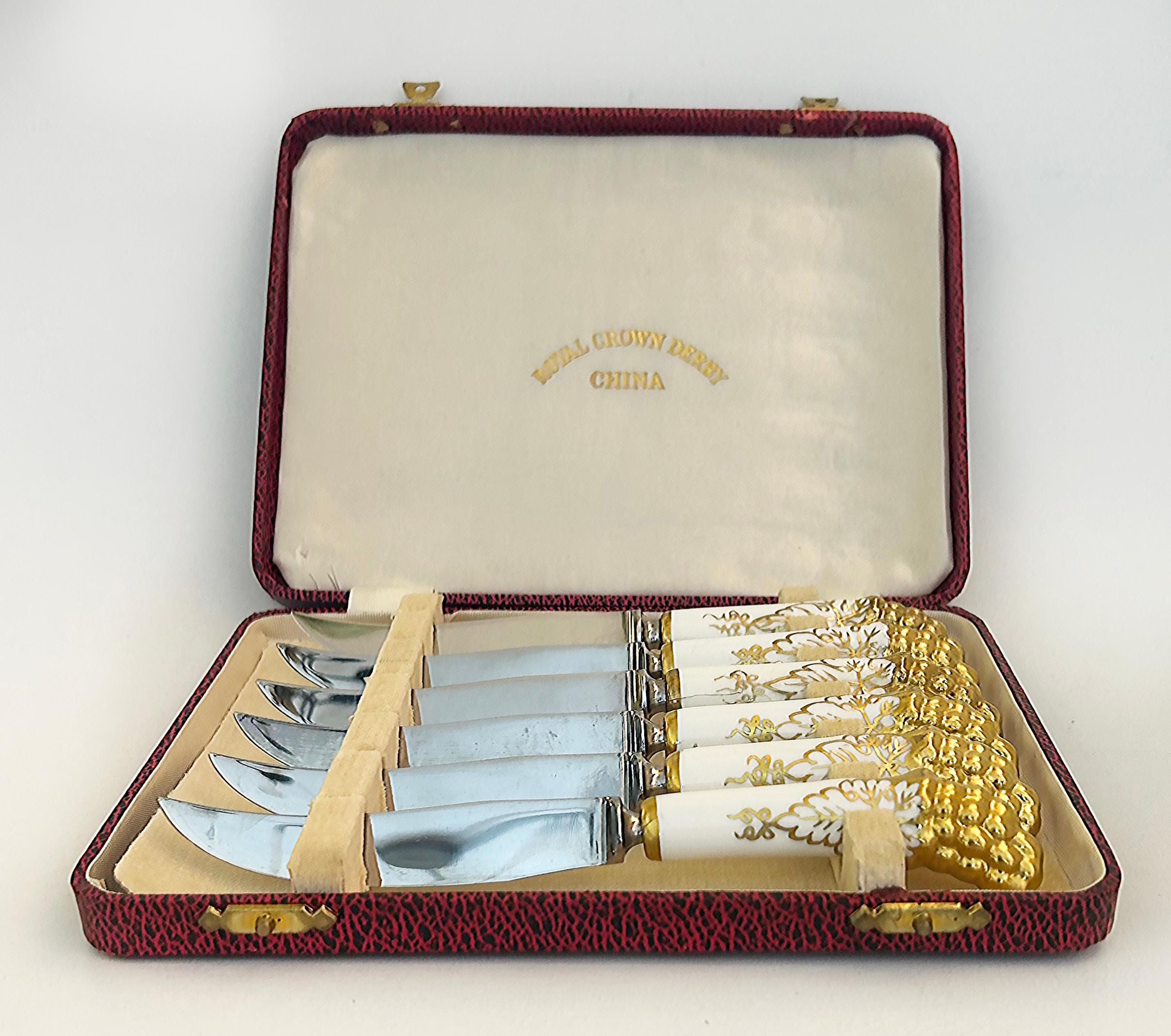 Royal Crown Derby Porcelain, Stainless Fruit Knives Set, Grapes, Leather Box For Sale 4