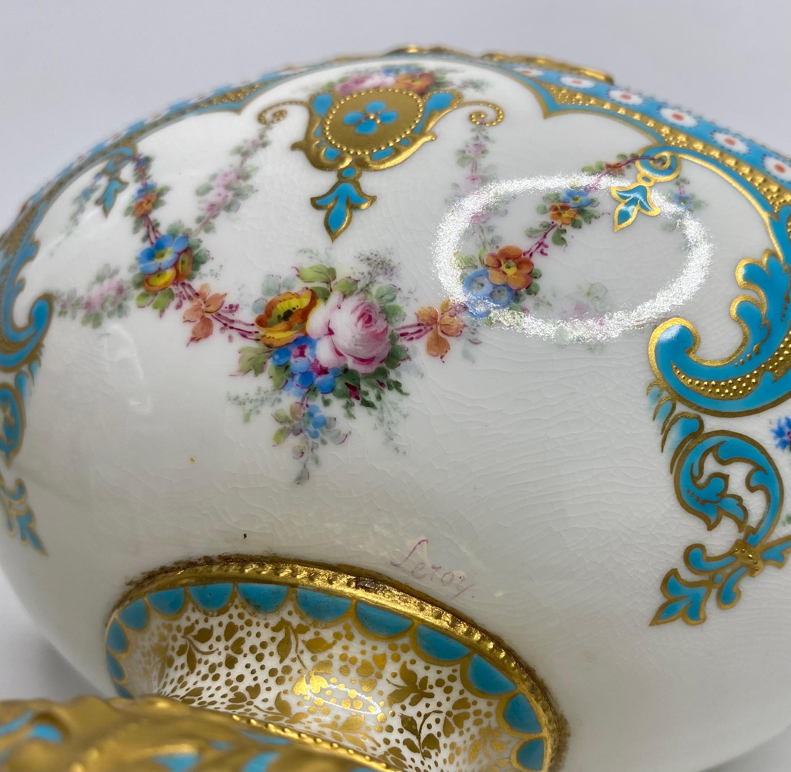 Vase et couvercle en porcelaine Royal Crown Derby. Desire Leroy, né en 1897. Excellent état - En vente à Gargrave, North Yorkshire