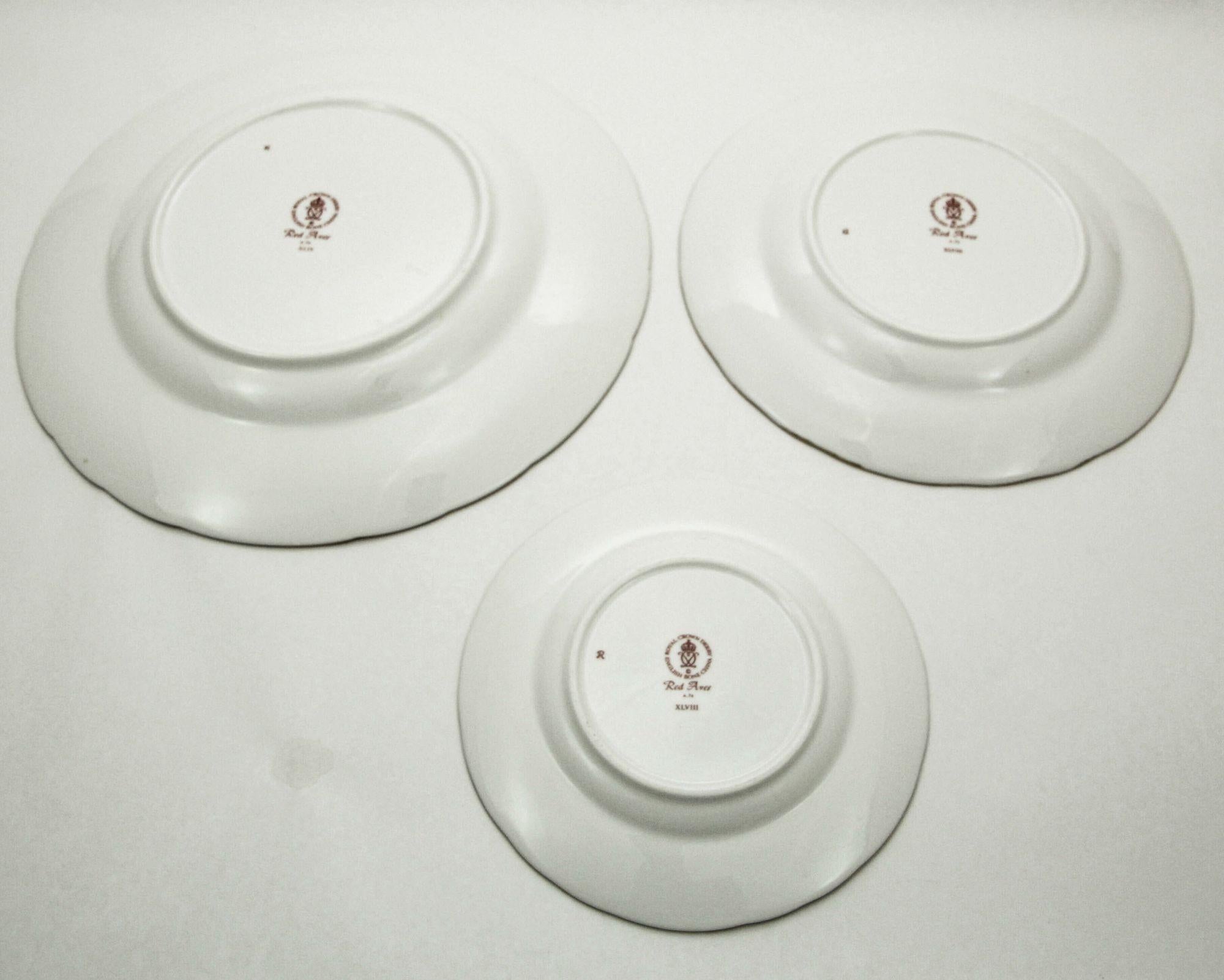 Royal Crown Derby Red Aves Collection Set of 3 Porcelain Plates For Sale 1