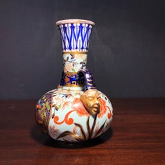 Vase Royal Crown Derby:: décor oriental et poignées de visage:: vers 1885