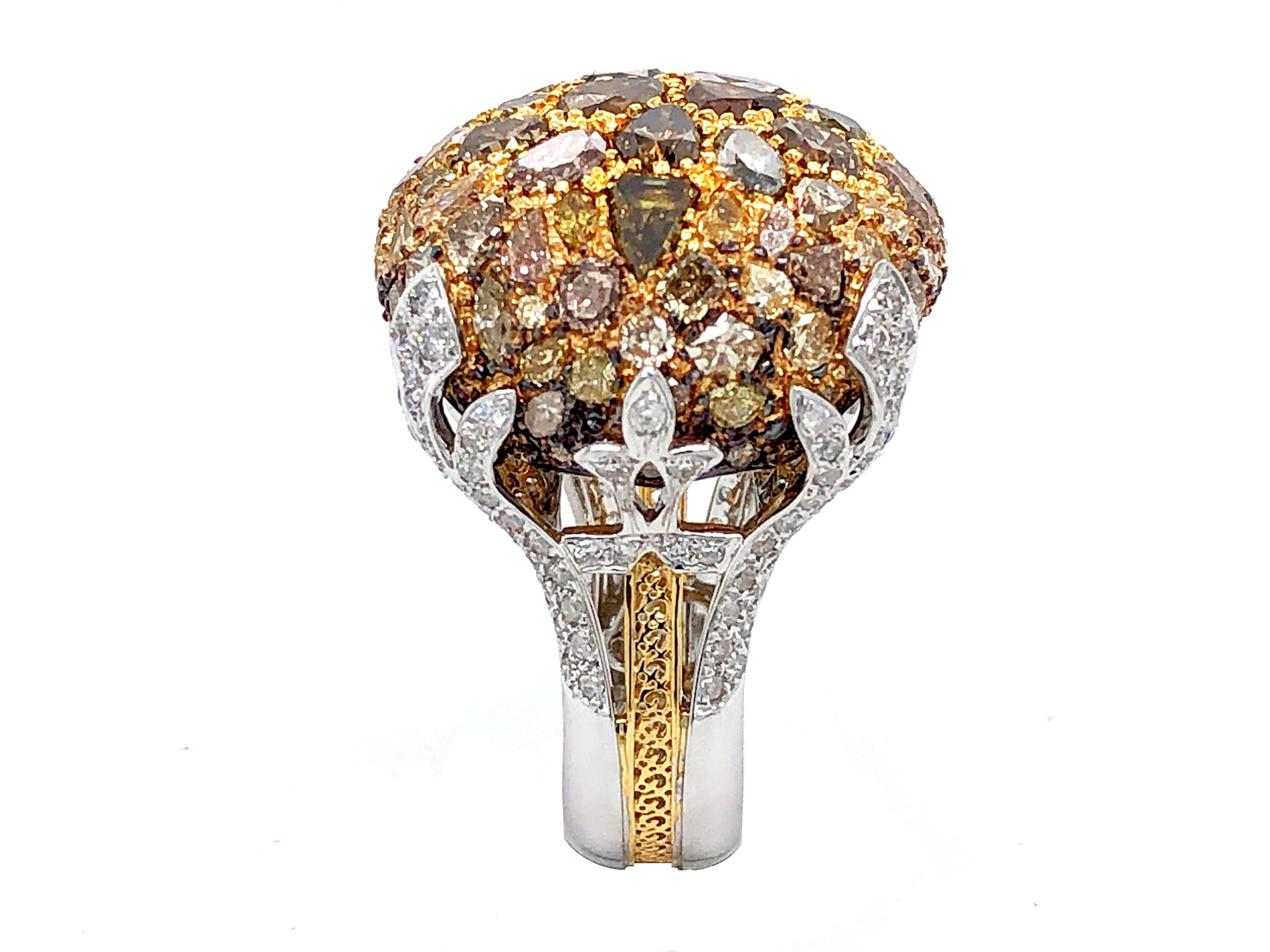 Royal Cushion Statement Ring of Mixed-Cut Fancy Color Diamonds in 18 Karat Gold In New Condition For Sale In Hong Kong, HK