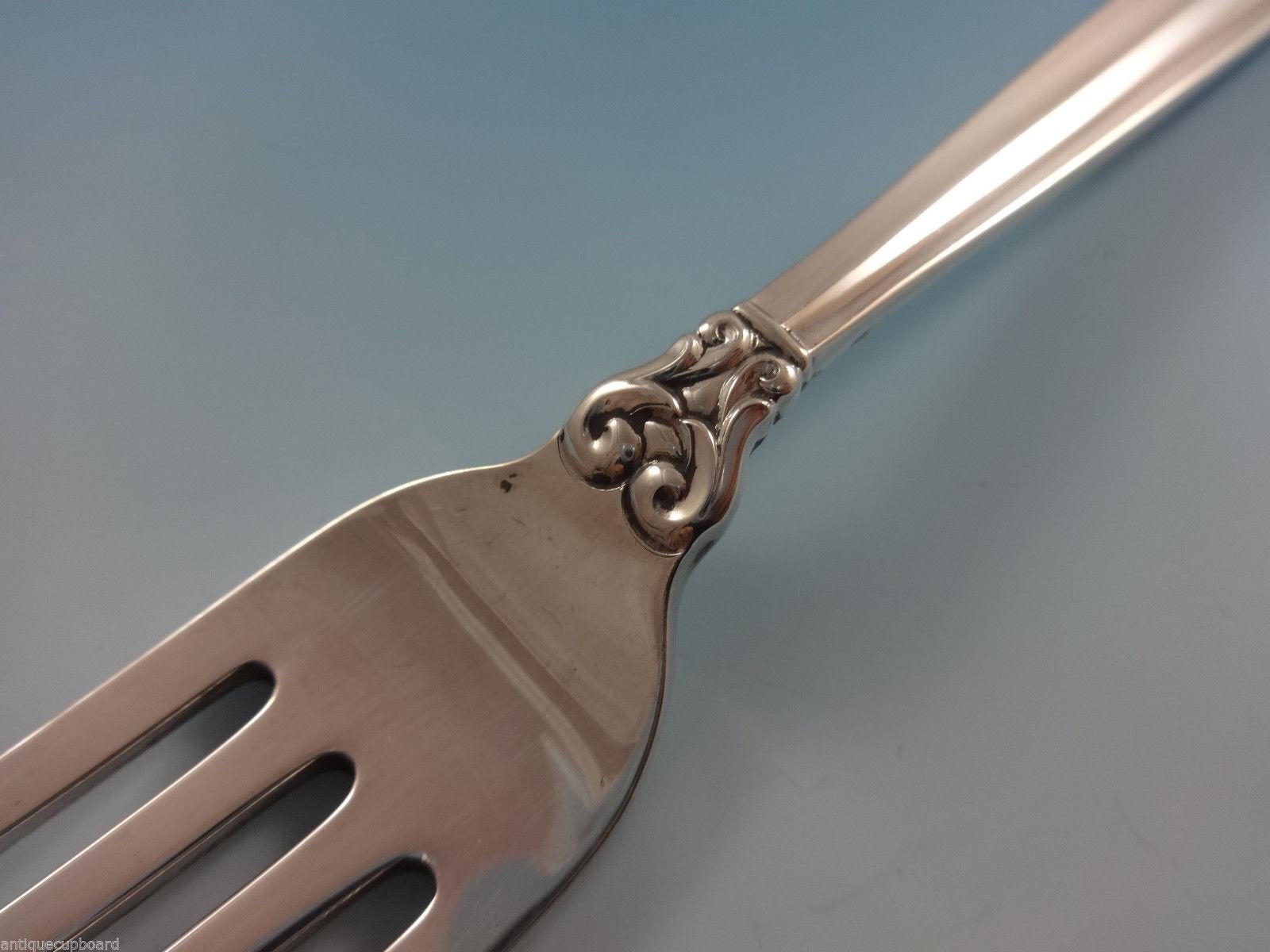 SET DI POSATE IN ARGENTO STERLING ROYAL DANISH BY INTERNATIONAL SERVIZIO 24 PEZZI

Set di posate in argento sterling ROYAL DANISH BY INTERNATIONAL - 24 pezzi. Questo set comprende:
6 COLTELLI, 9