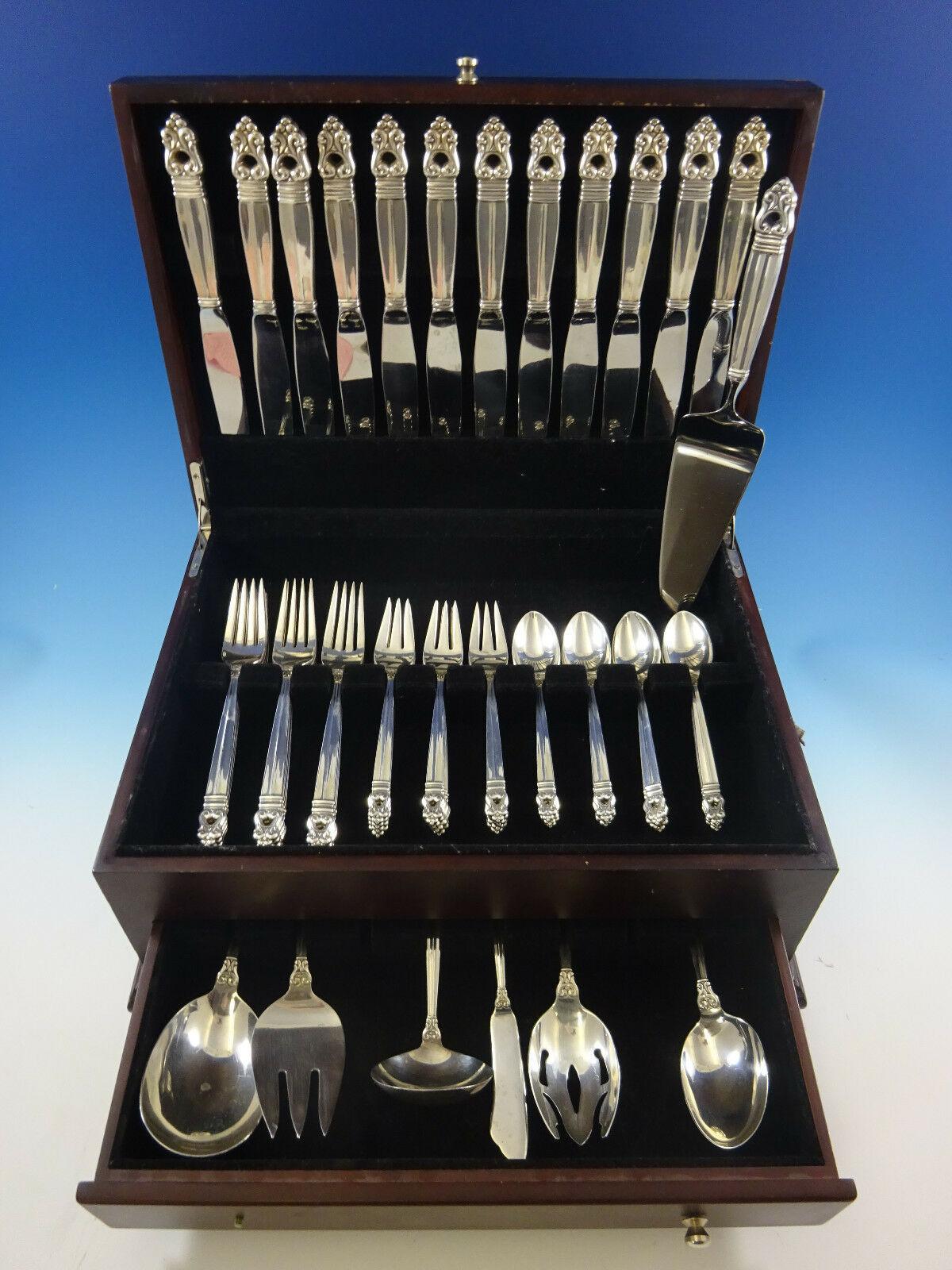 Set di posate in argento sterling Royal Danish by International - 55 pezzi. Questo set comprende:

12 coltelli per la cena, 9 3/4