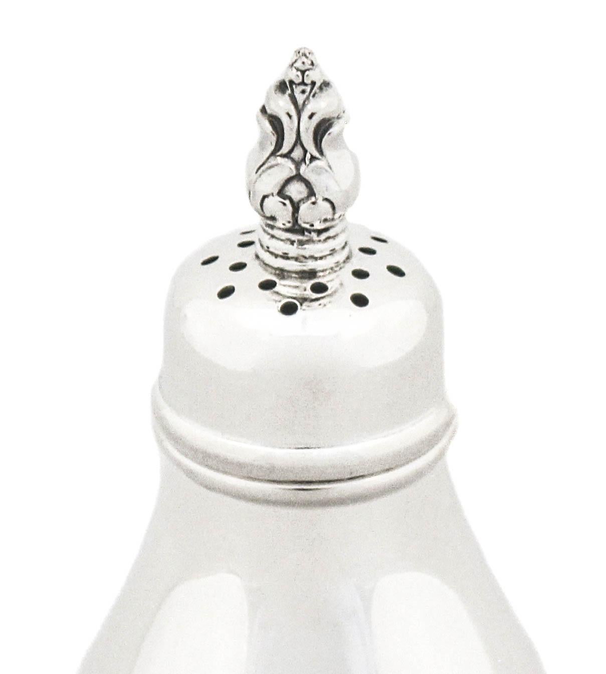 Royal Danish Sterling Silver Salt Shakers In Excellent Condition For Sale In Brooklyn, NY