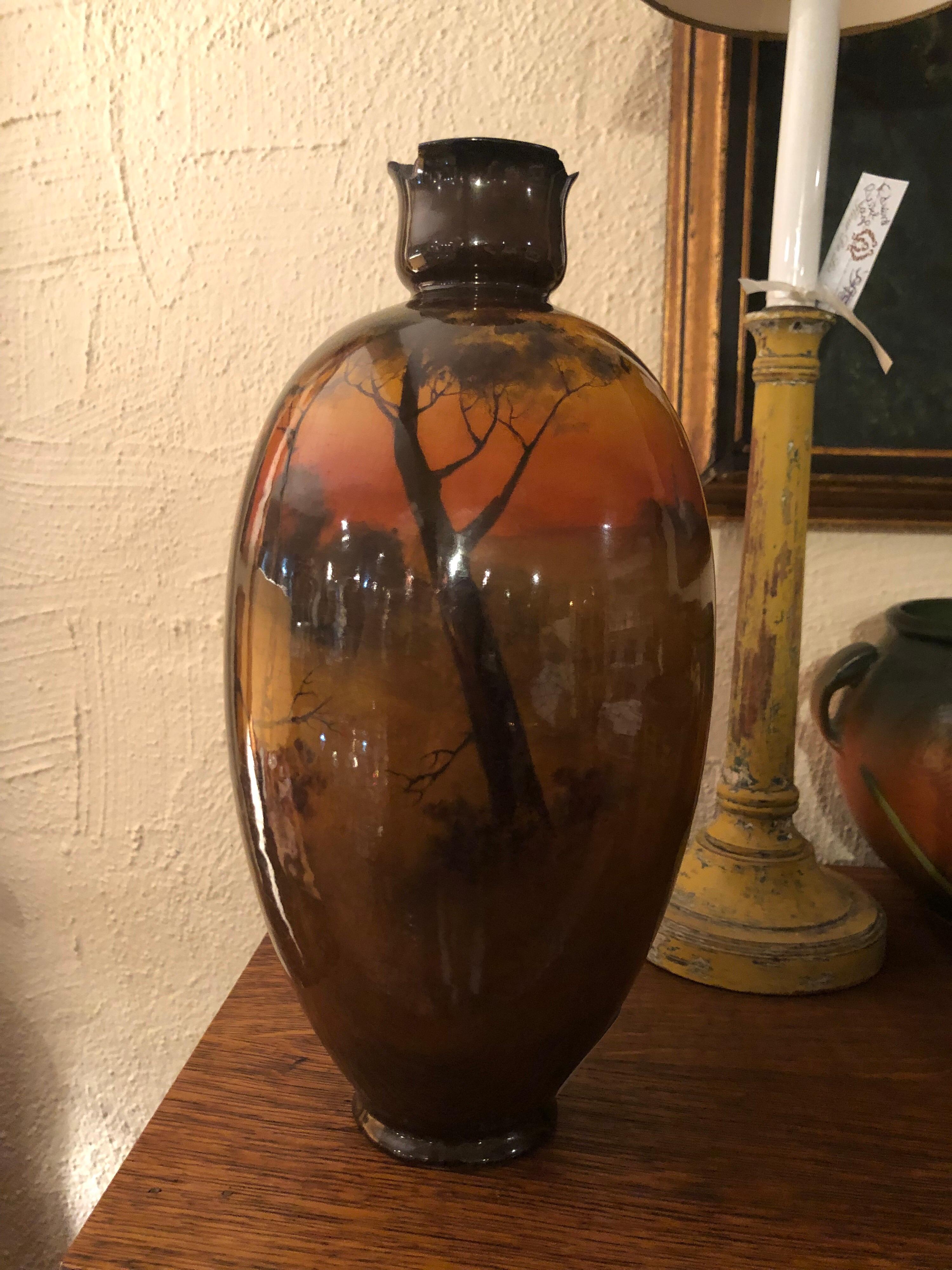 Victorien Rare vase Royal Doulton peint à la main et émaillé en vente