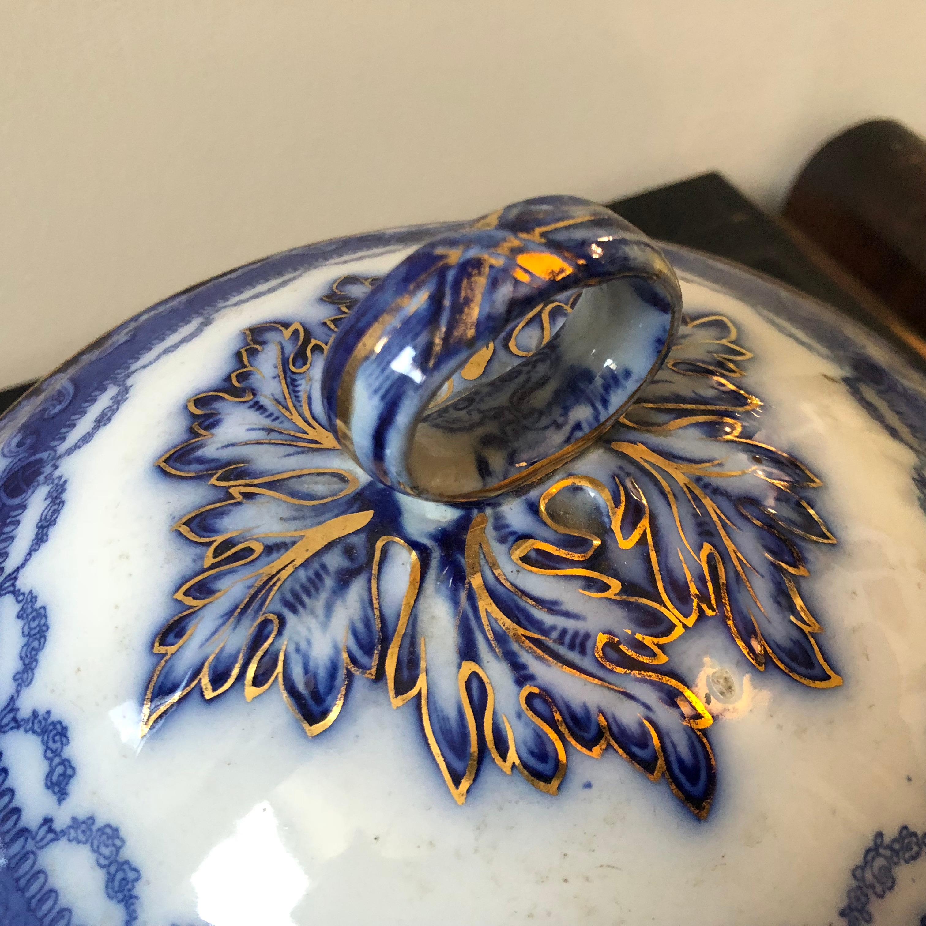 English Royal Daulton Victorian Blue and White Ceramic Round British Soup Tureen 1870