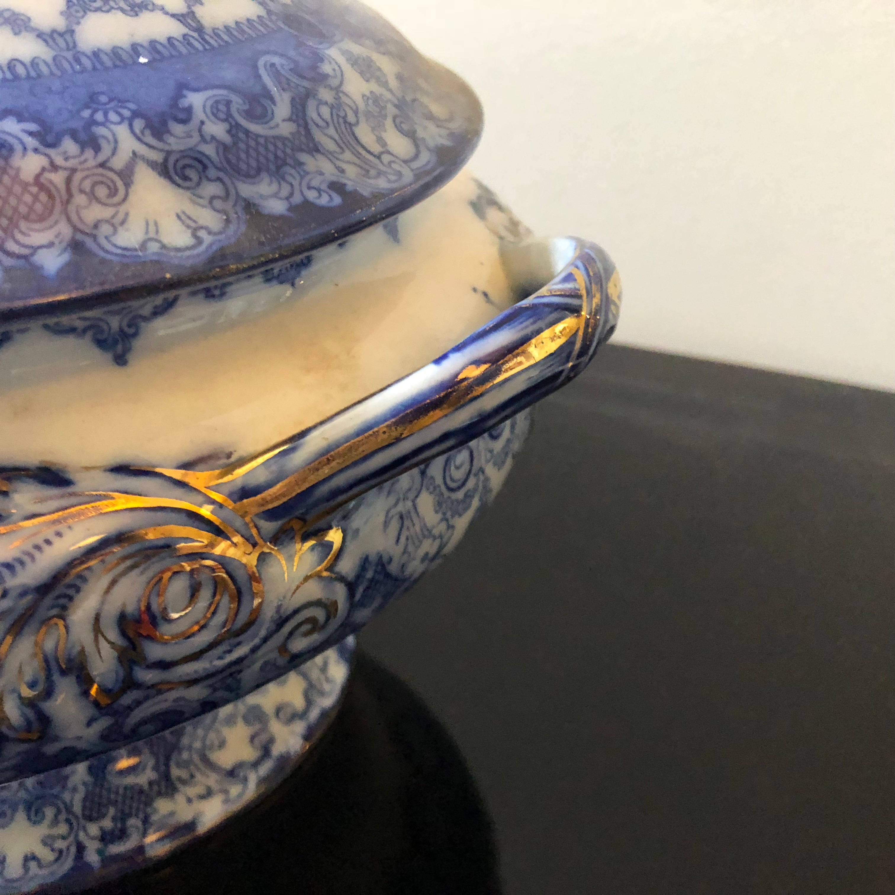 19th Century Royal Daulton Victorian Blue and White Ceramic Round British Soup Tureen 1870