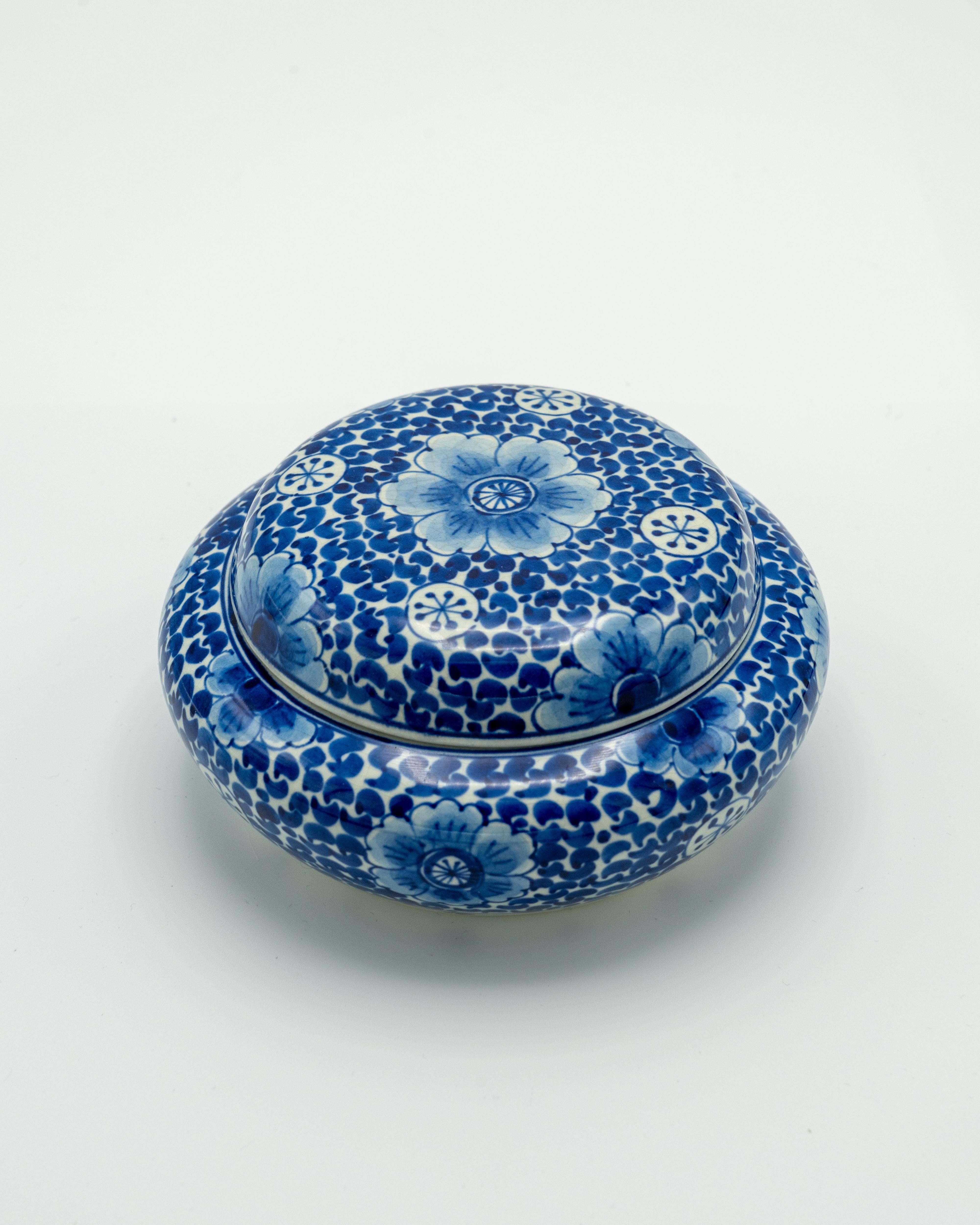 Bombonera conmemorativa del 300 aniversario de Royal Delft, 1953, pintada a mano Holandés en venta