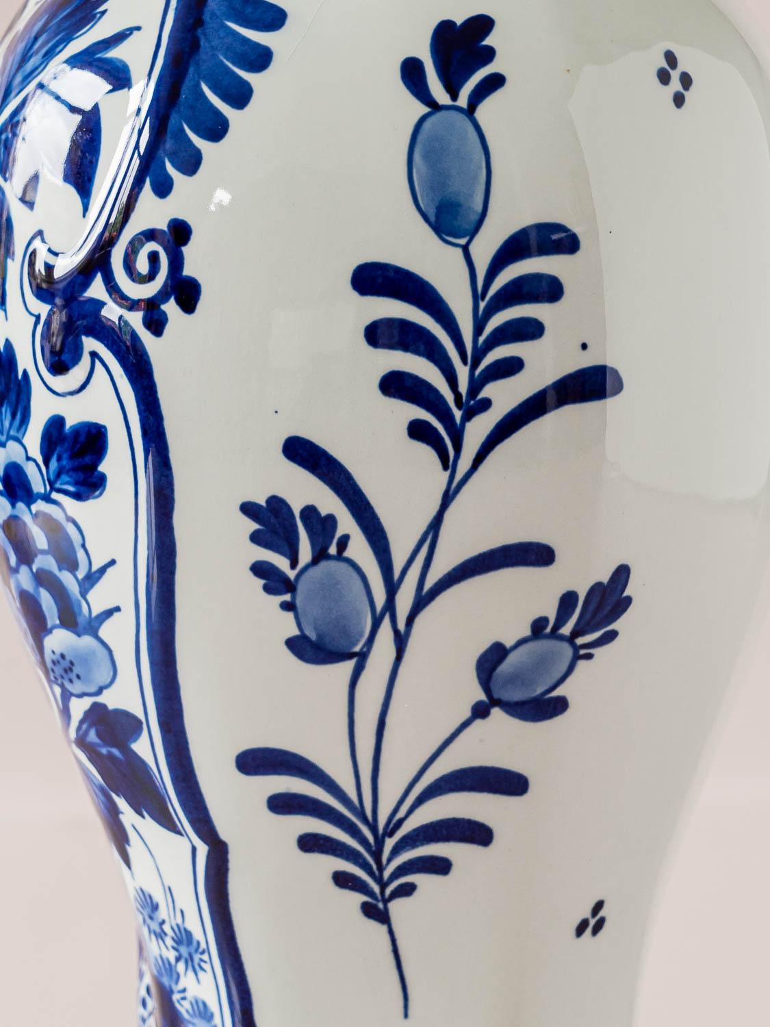 Lampade da tavolo Royal Delft Blu Luigi XV 1978-1979 con nuovi paralumi plissettati Cobalto in vendita 3