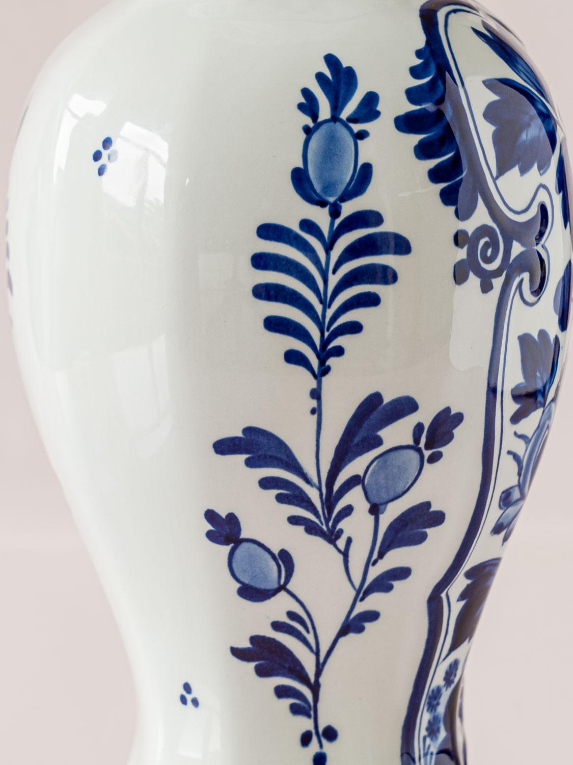 Lampade da tavolo Royal Delft Blu Luigi XV 1978-1979 con nuovi paralumi plissettati Cobalto in vendita 1