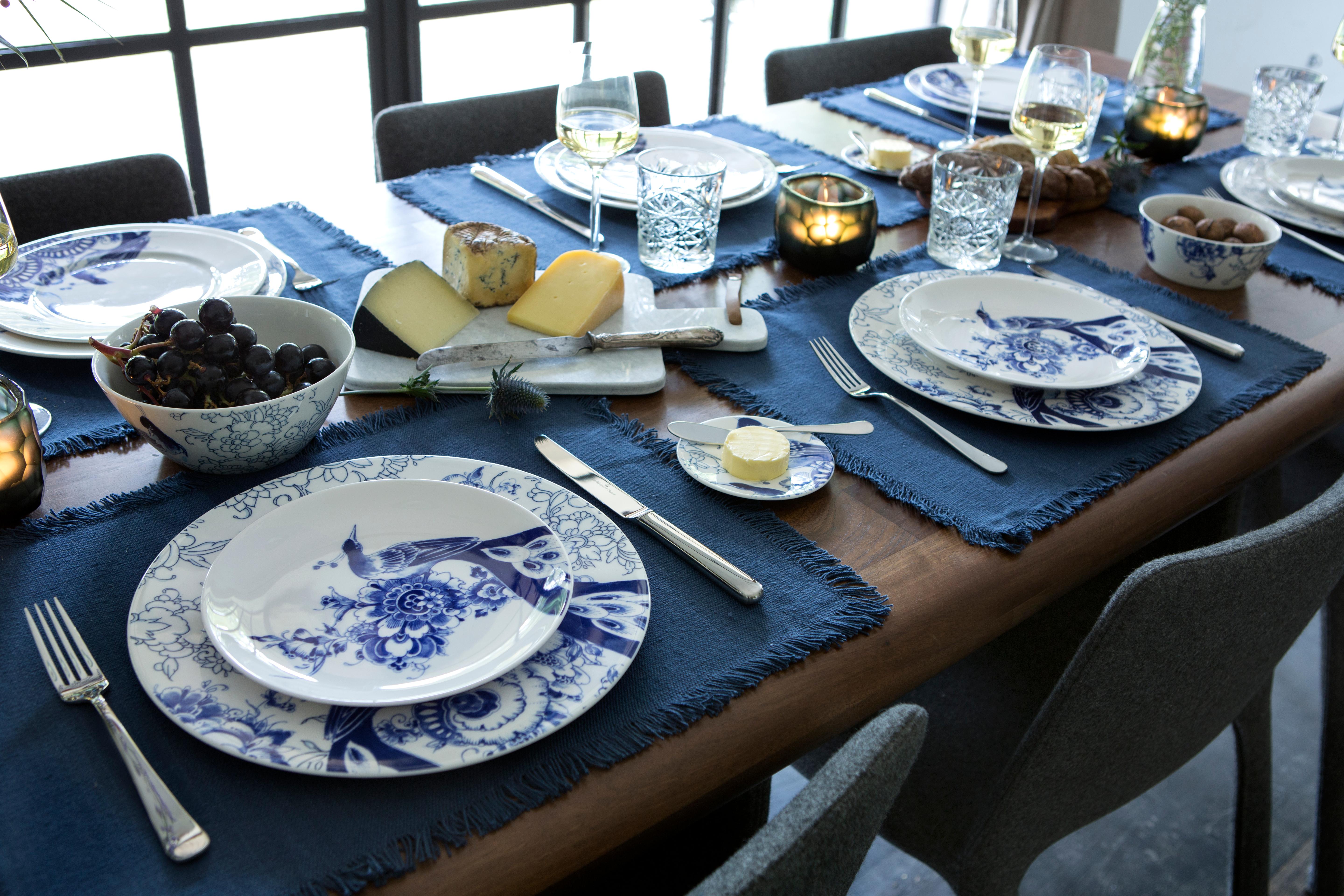 Contemporary Royal Delft hand made porcelain coupe Dinnerware Set of 24 pieces For Sale