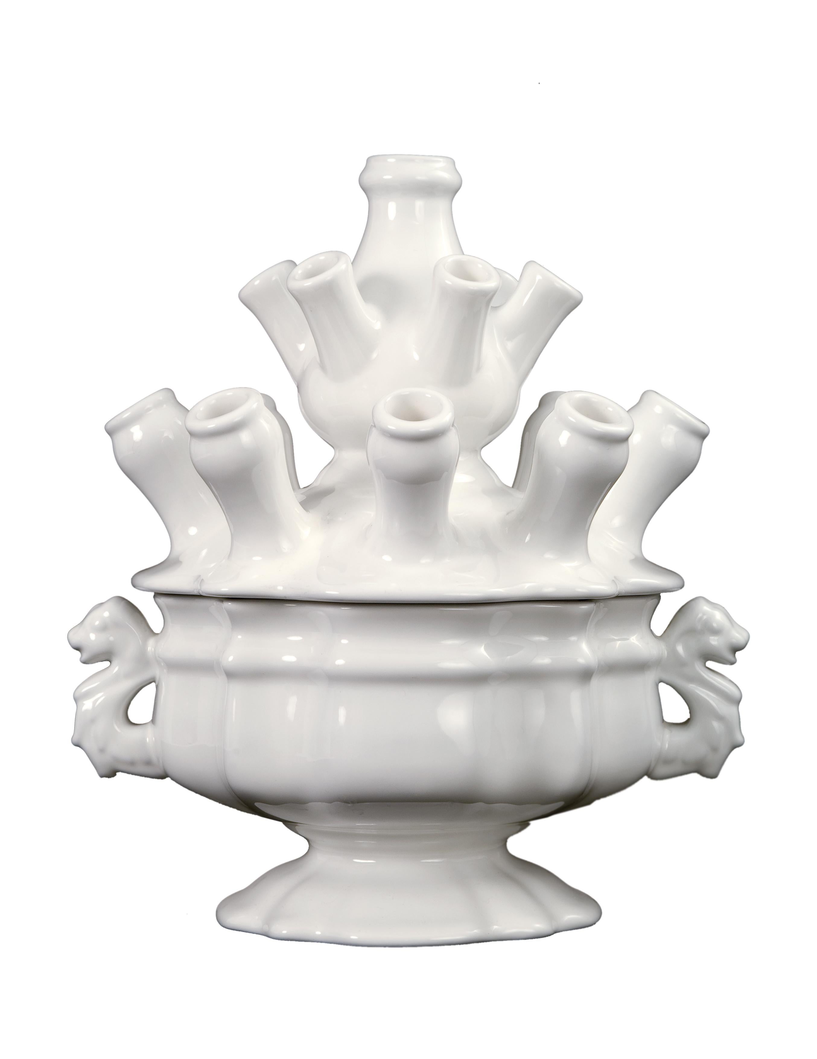 Royal Delft, handgefertigte Tulpenvase aus weißer Keramik 33 cm  (Barock) im Angebot