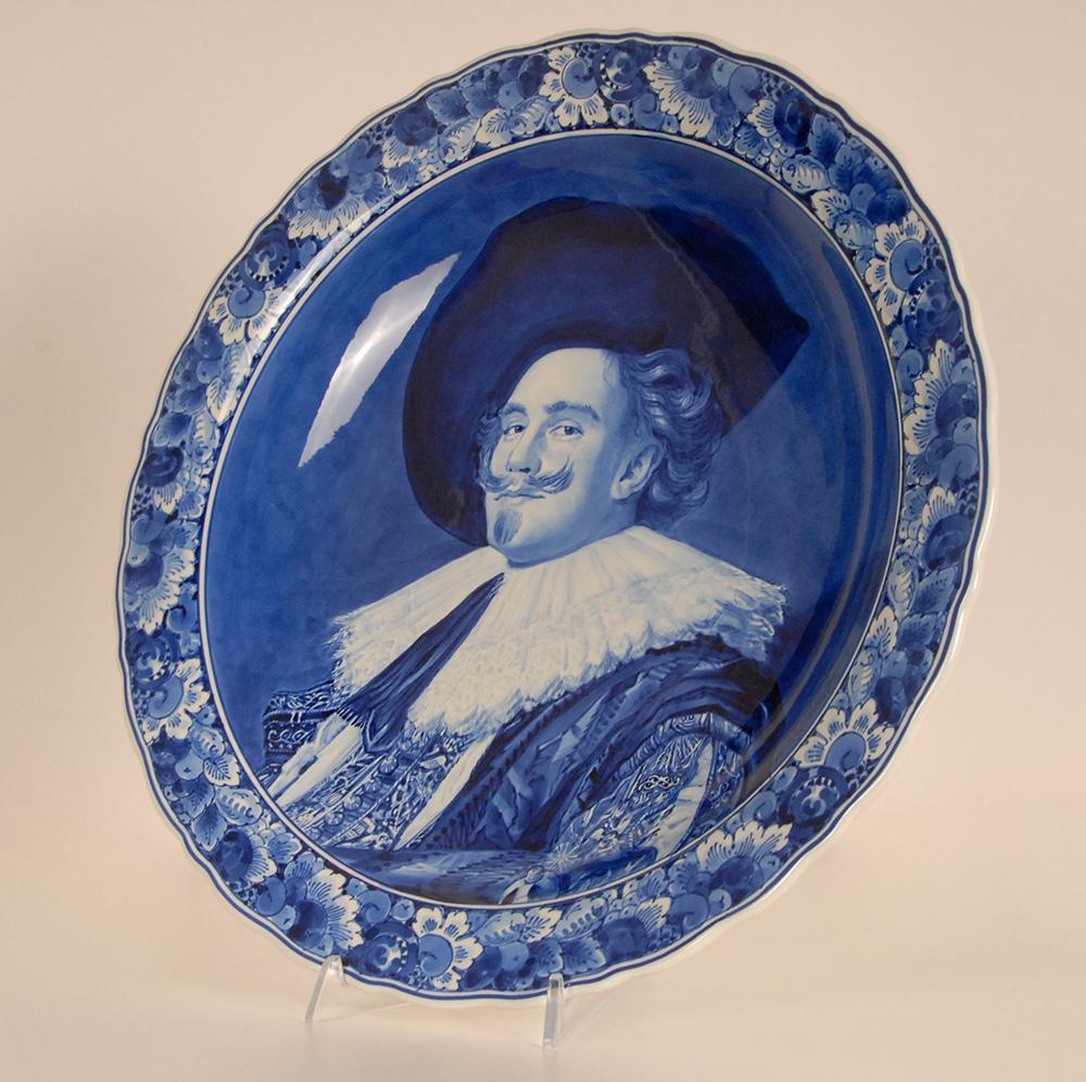 Plato de retrato Royal Delft Plato de gabinete Frans Hals Azul y blanco siglo XVIII y antes en venta