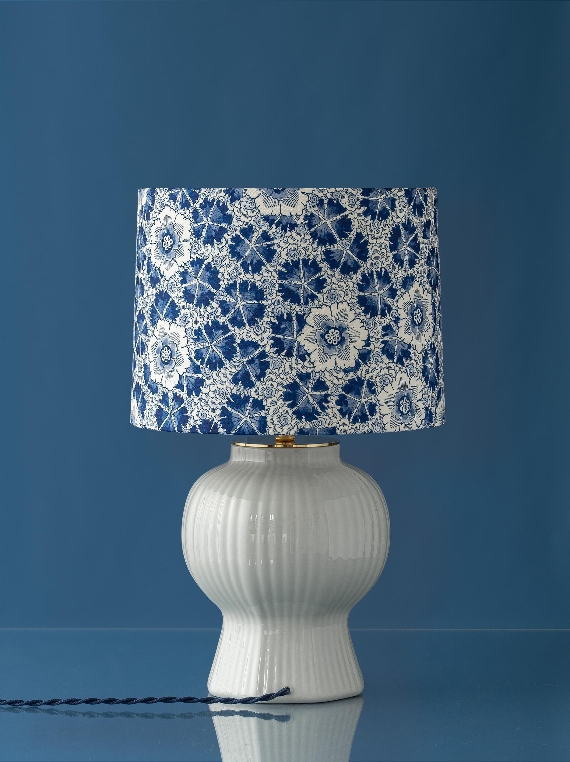 Fatto a mano Lampada da tavolo Royal Delft con paralume con stampa Revival Heritage, su ordinazione in vendita