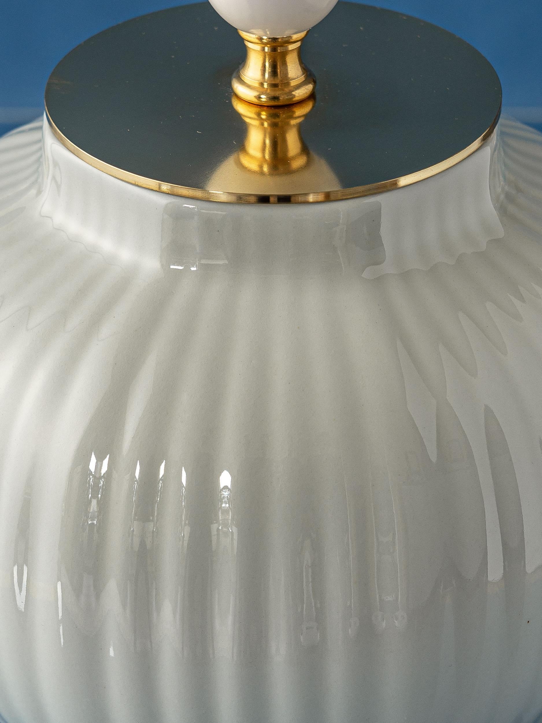 Lampada da tavolo Royal Delft con paralume con stampa Revival Heritage, su ordinazione In condizioni Nuovo in vendita a AMSTERDAM, NL