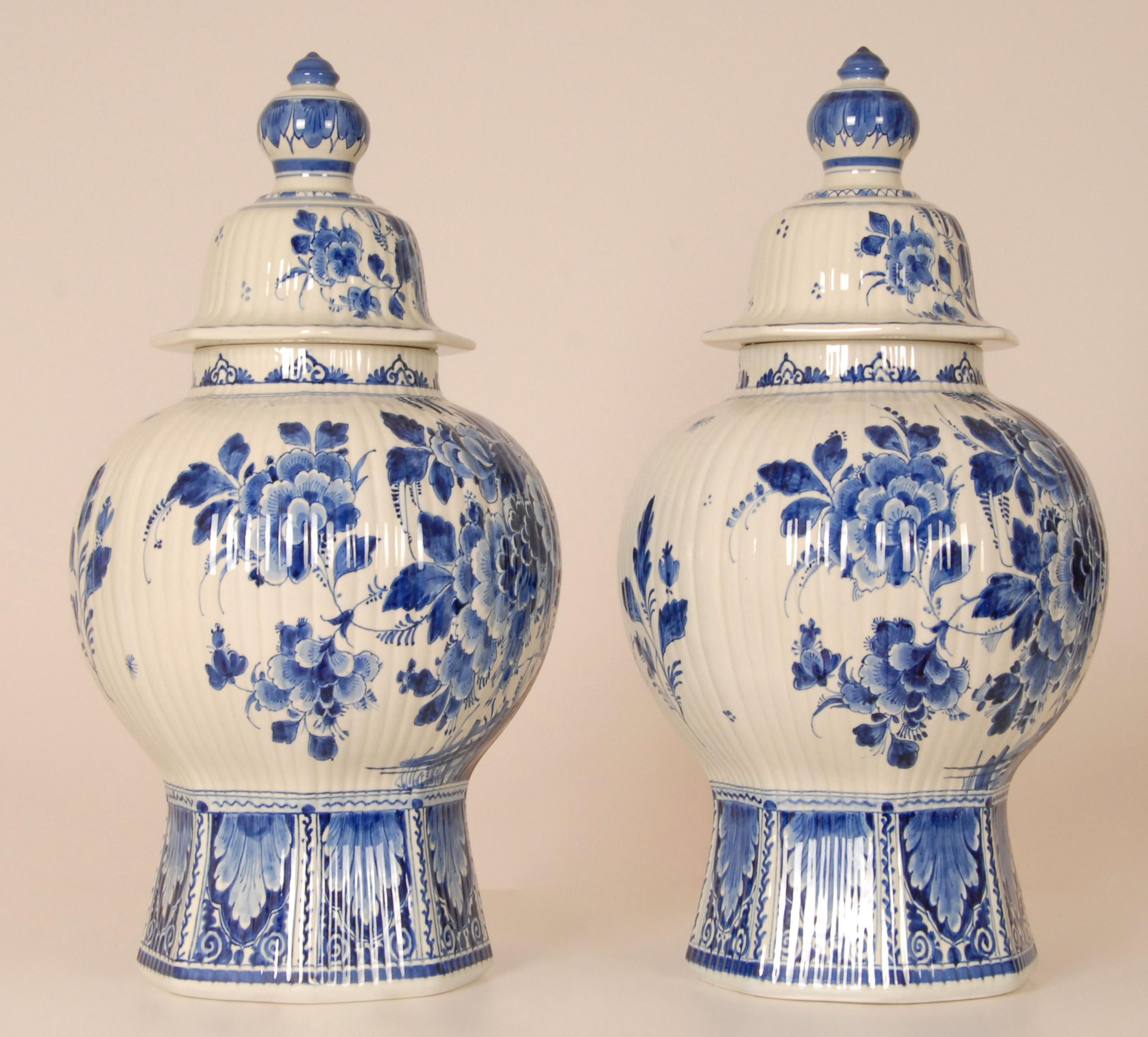 Royal Delft Vases Chinoiserie Blue White Covered Jars Baluster Vases Earthenware In Good Condition For Sale In Wommelgem, VAN