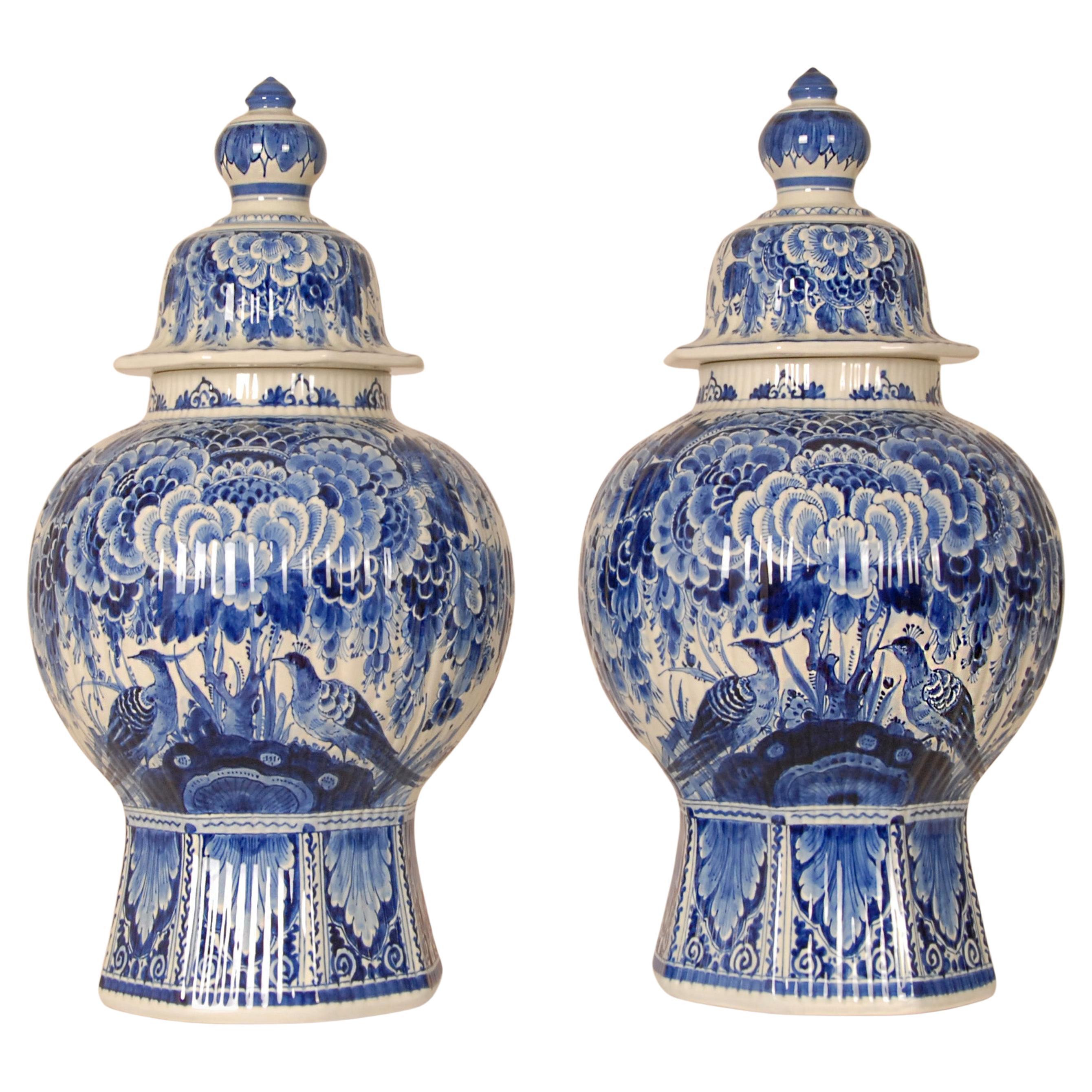 Royal Delft Vases Chinoiserie Blue White Covered Jars Baluster Vases Earthenware en vente