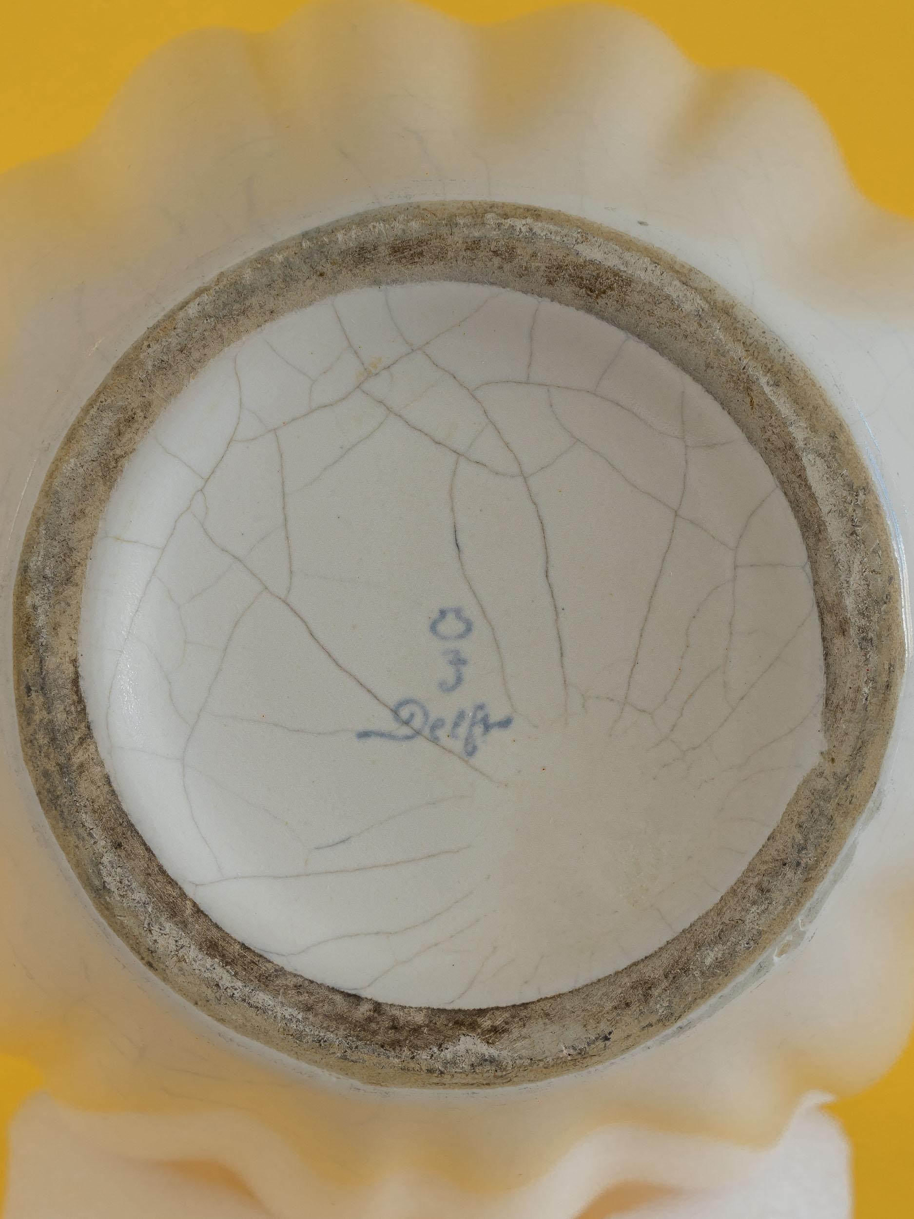 Laiton Lampe de table blanche Royal Delft (1930) avec nouvel abat-jour bleu Capri