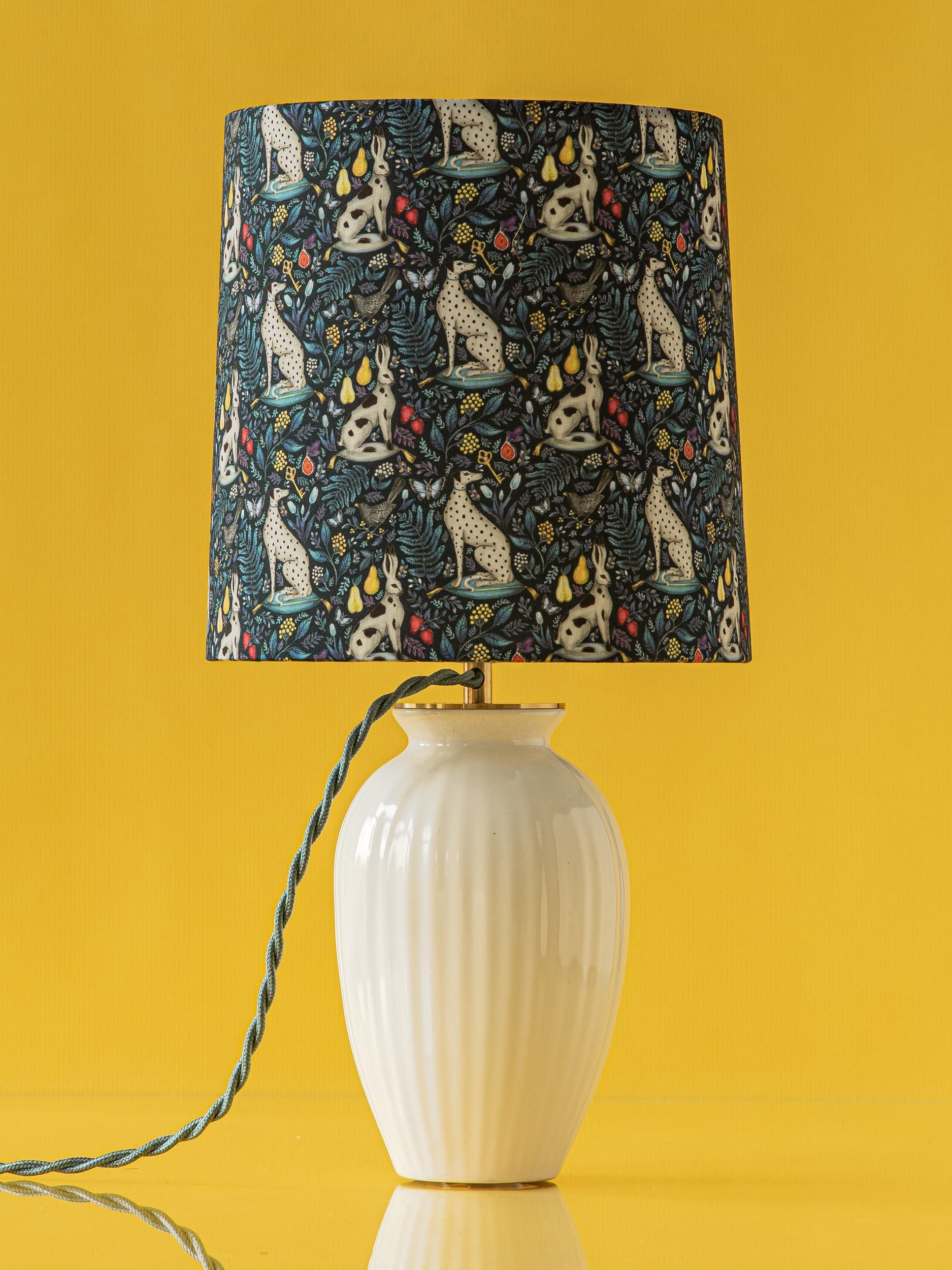 Lampada da tavolo Royal Delft White (1930-1976) con paralume New Liberty London In condizioni buone in vendita a AMSTERDAM, NL