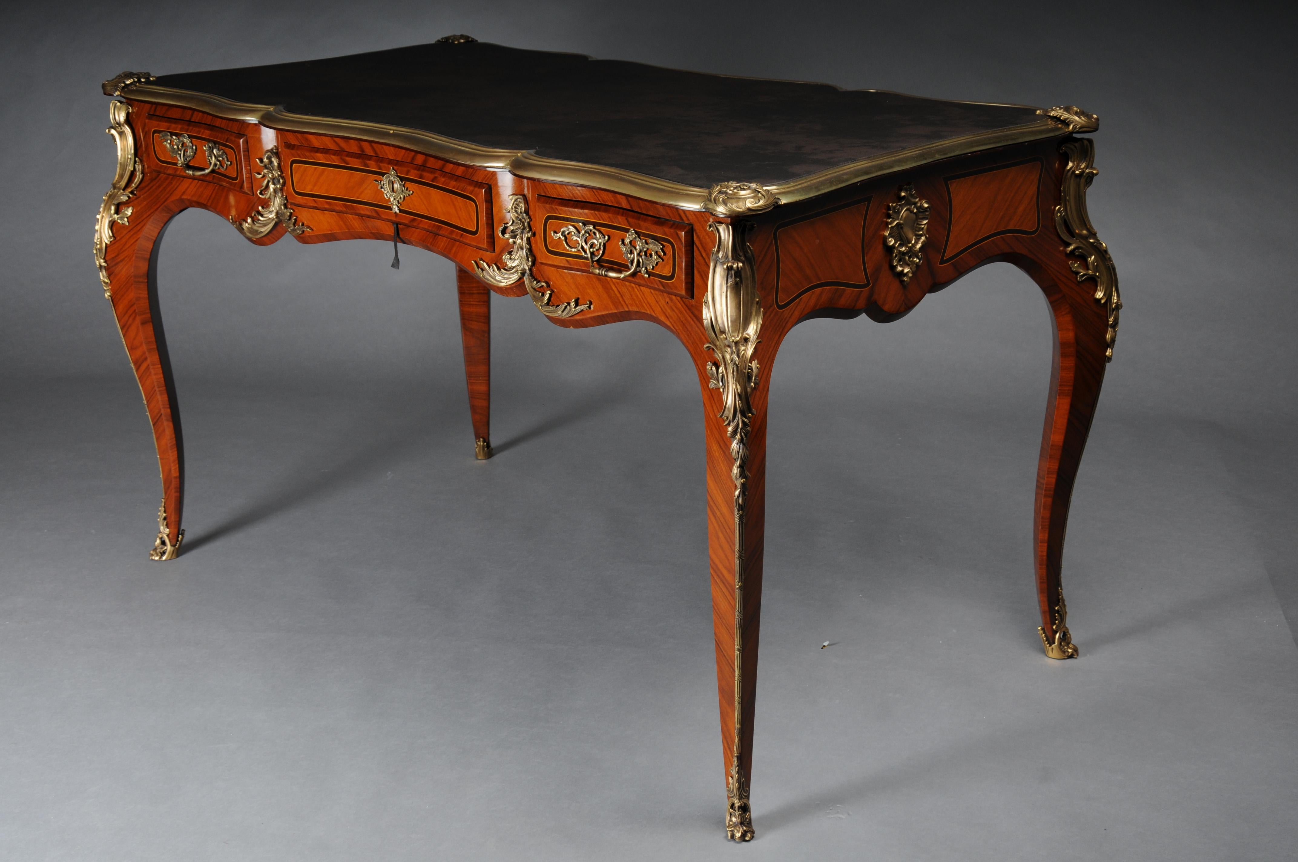 Scrivania reale/bureau plat in stile Luigi XV con impiallacciatura in vendita 3