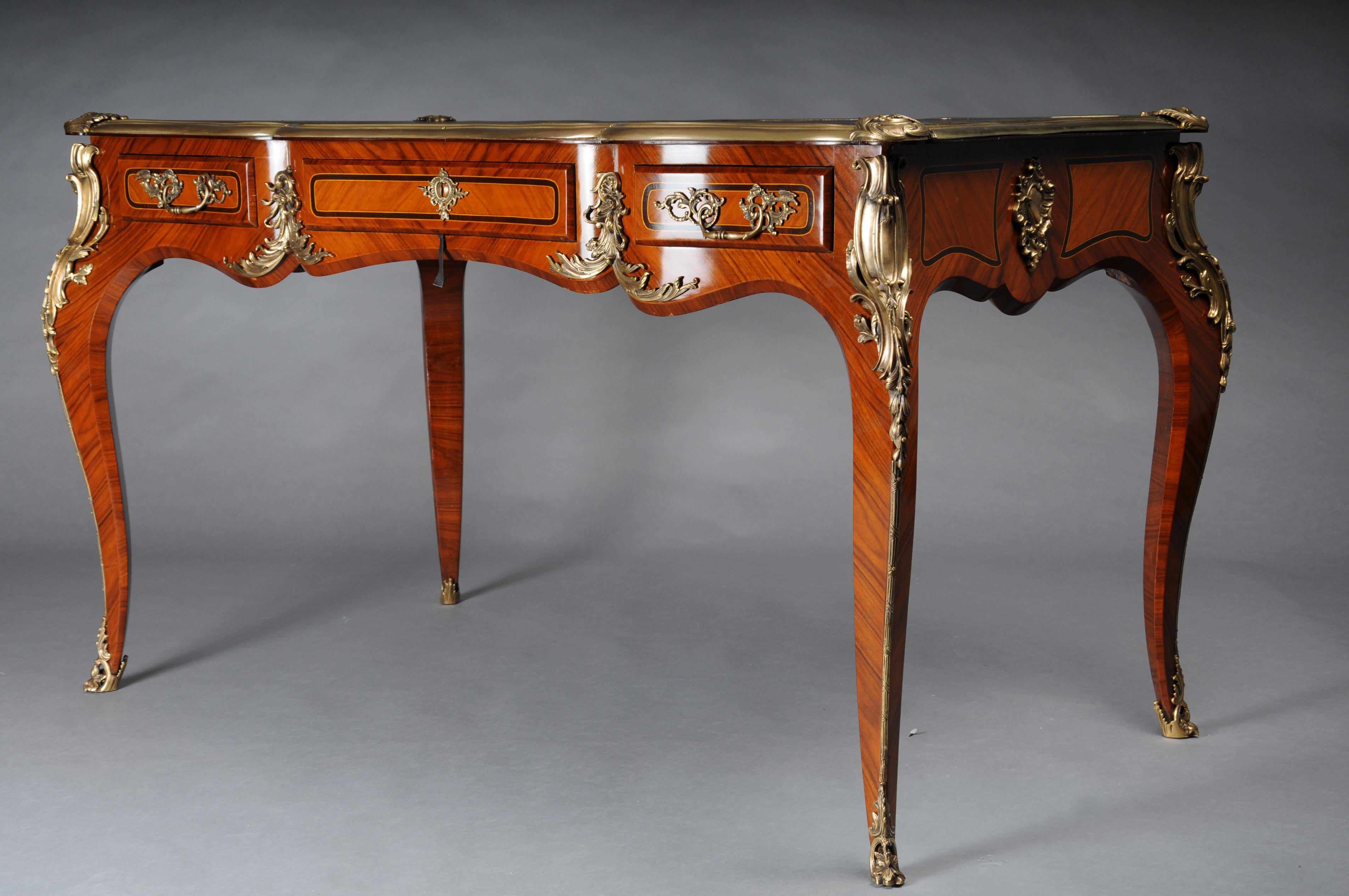 Scrivania reale/bureau plat in stile Luigi XV con impiallacciatura in vendita 5