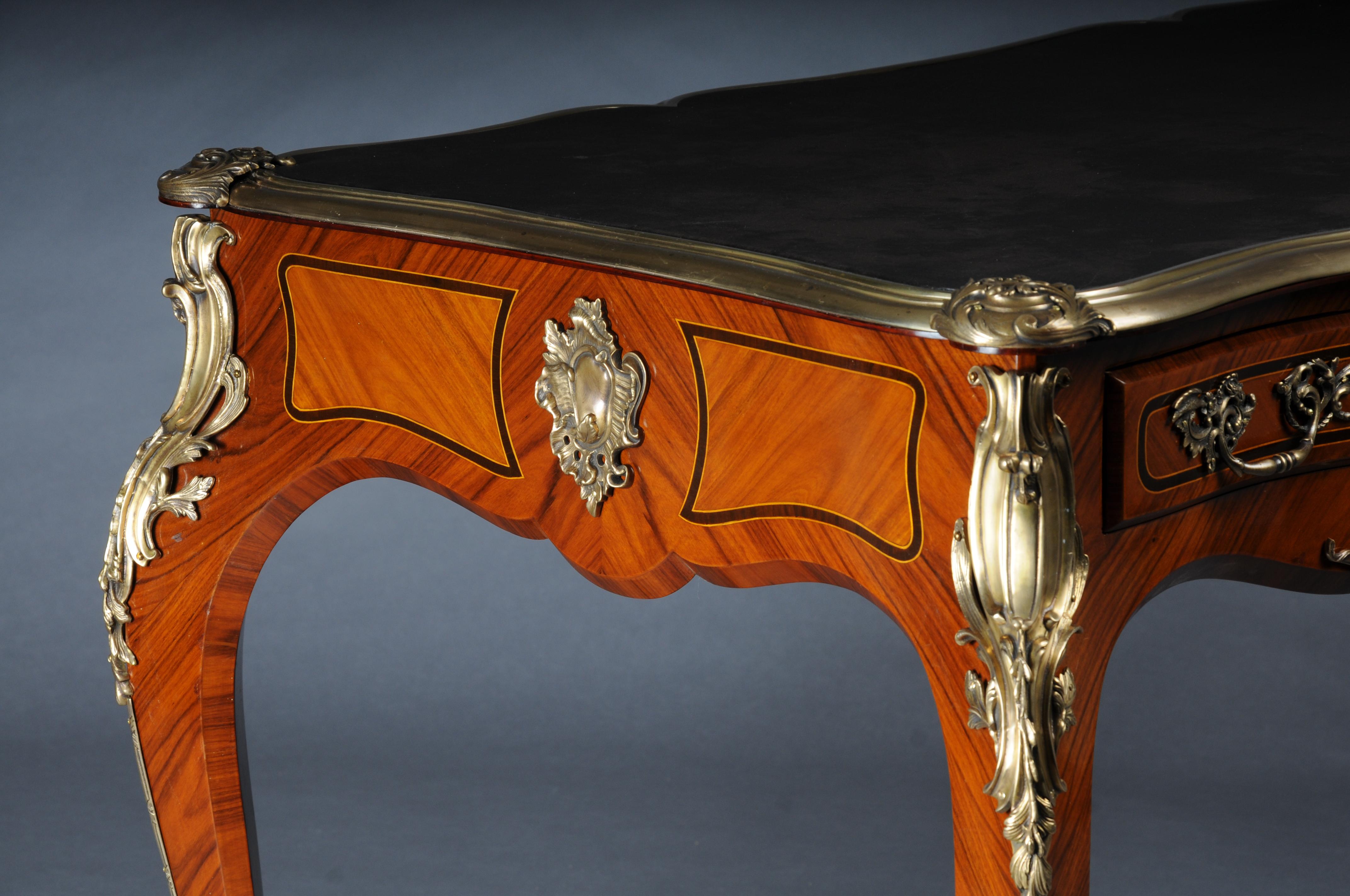 Scrivania reale/bureau plat in stile Luigi XV con impiallacciatura in vendita 6