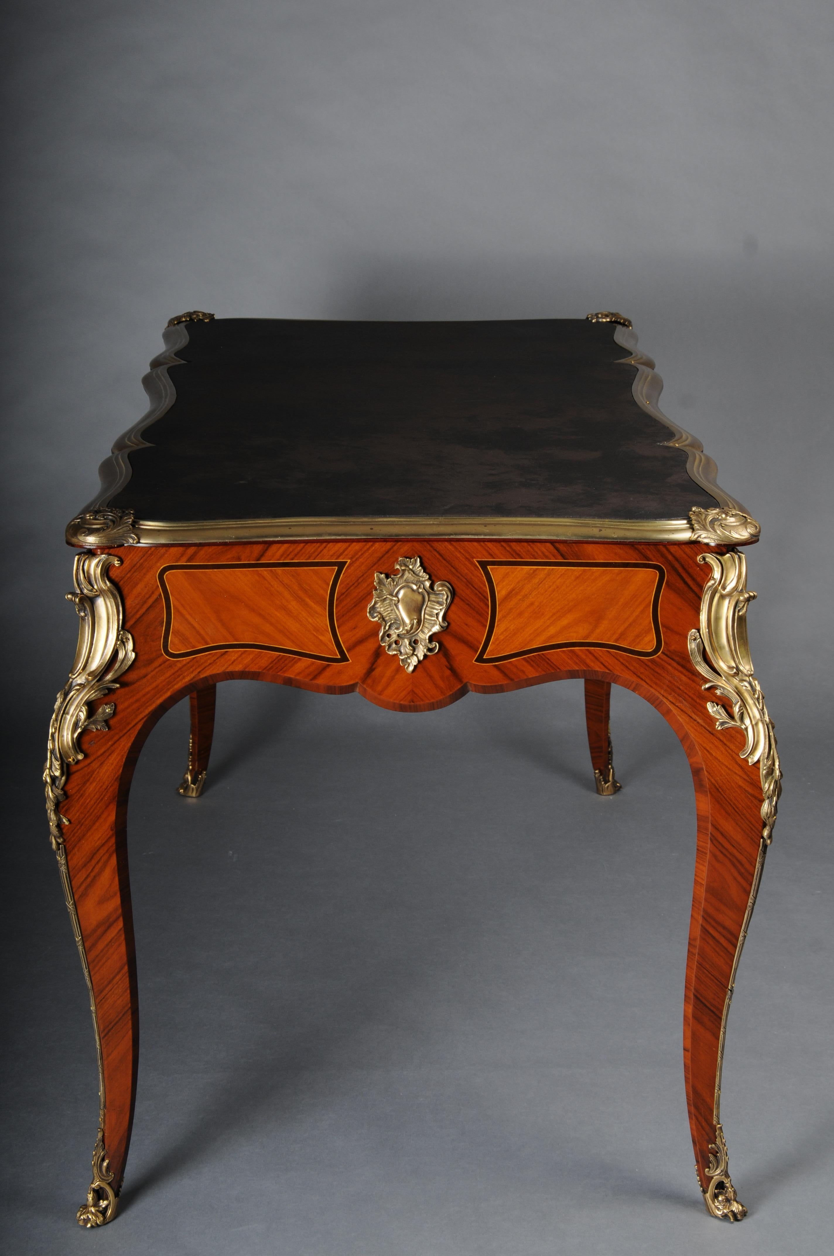 Scrivania reale/bureau plat in stile Luigi XV con impiallacciatura in vendita 7