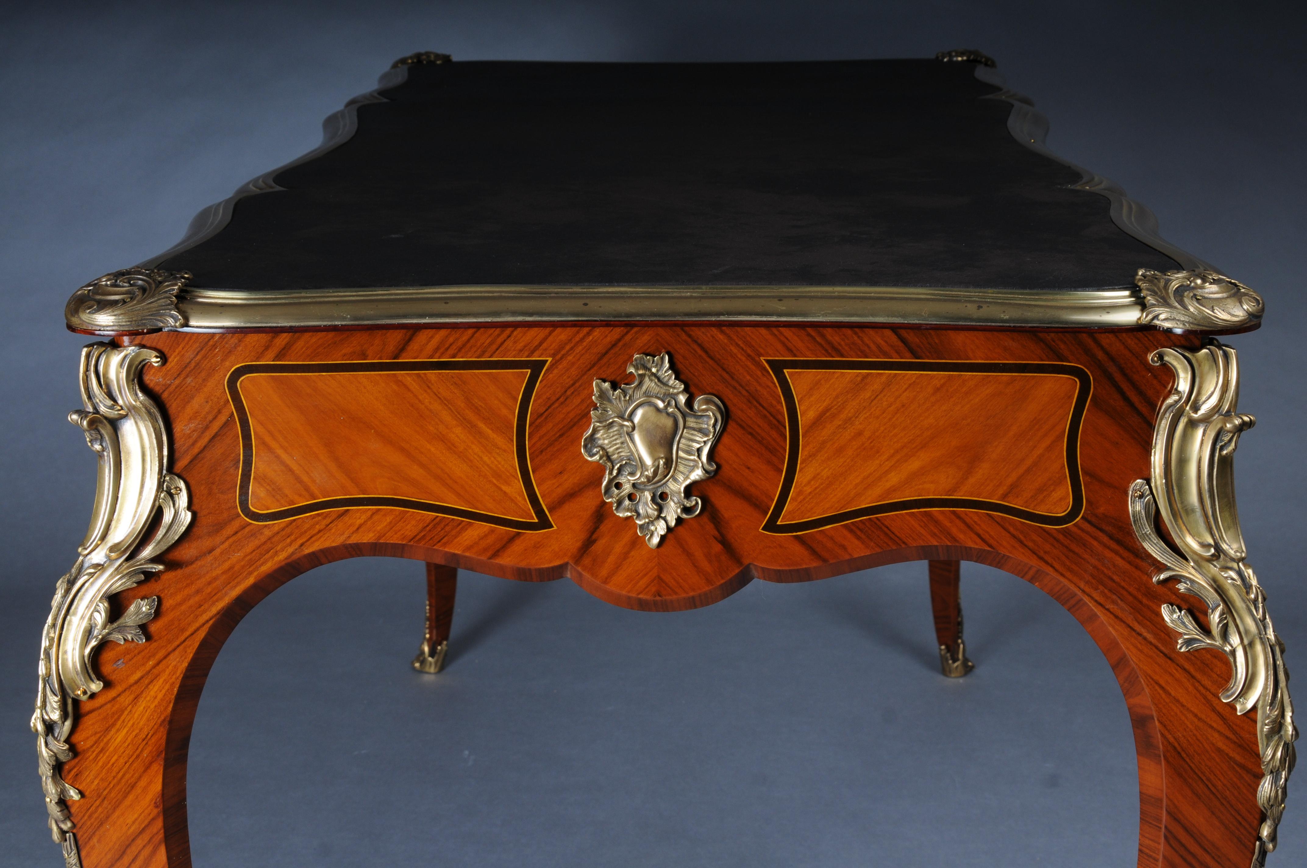 Scrivania reale/bureau plat in stile Luigi XV con impiallacciatura in vendita 8