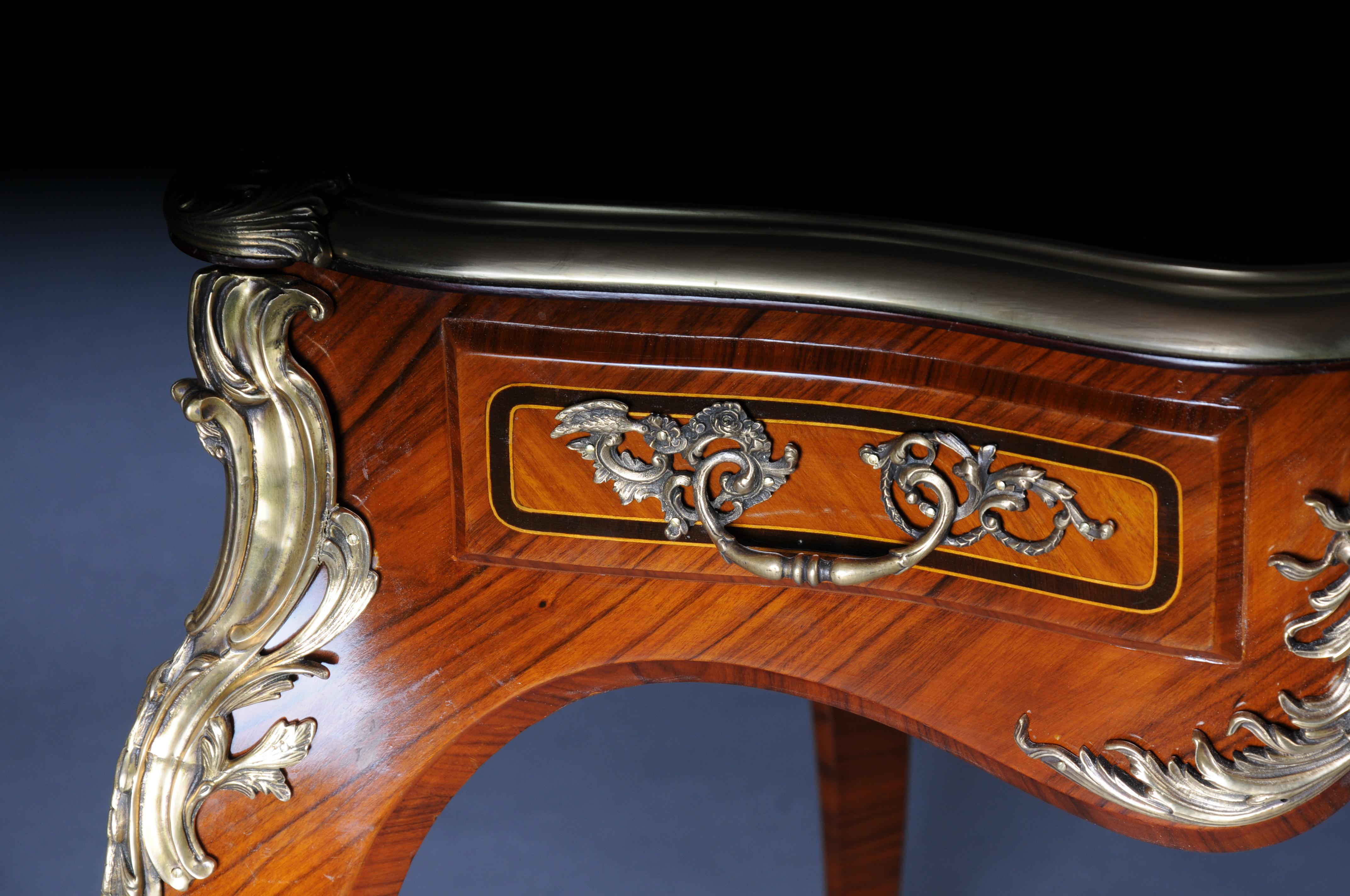 Scrivania reale/bureau plat in stile Luigi XV con impiallacciatura in vendita 12