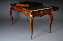 Bureau plat de style Louis XV avec placage