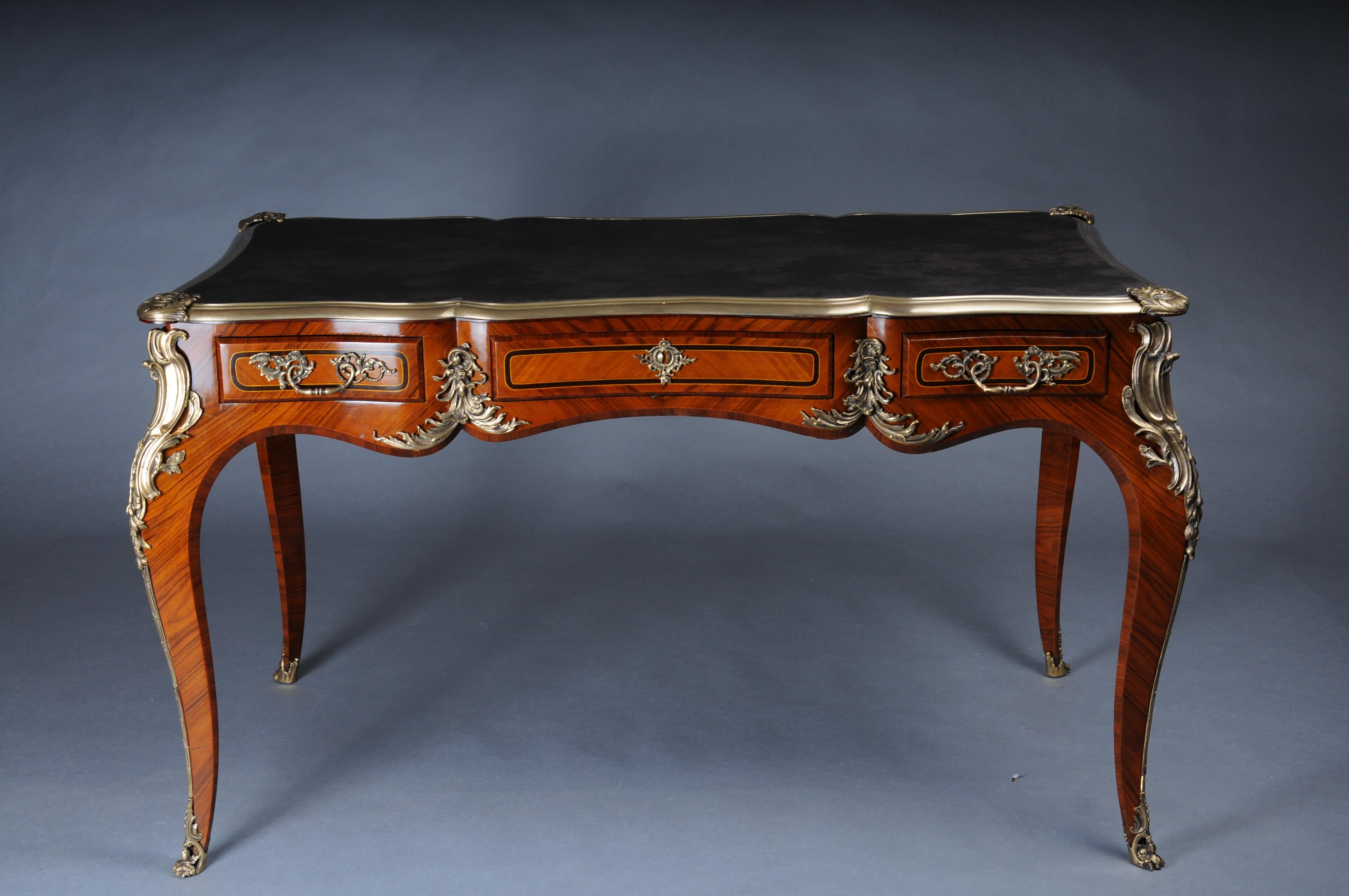 Francese Scrivania reale/bureau plat in stile Luigi XV con impiallacciatura in vendita