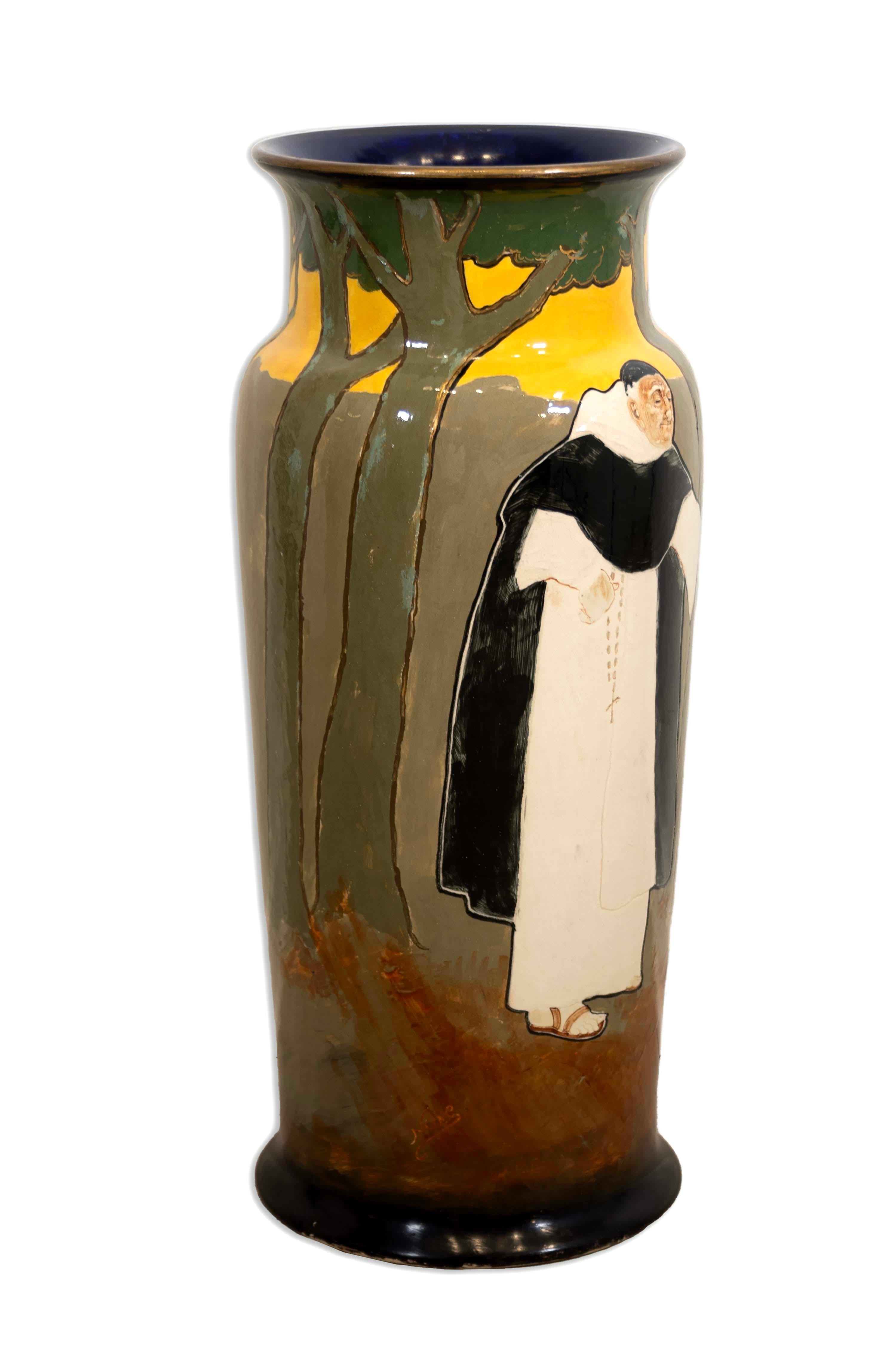 20ième siècle Vase de collection Pope en céramique Royal Doulton Art Nouveau signé NOKE en vente