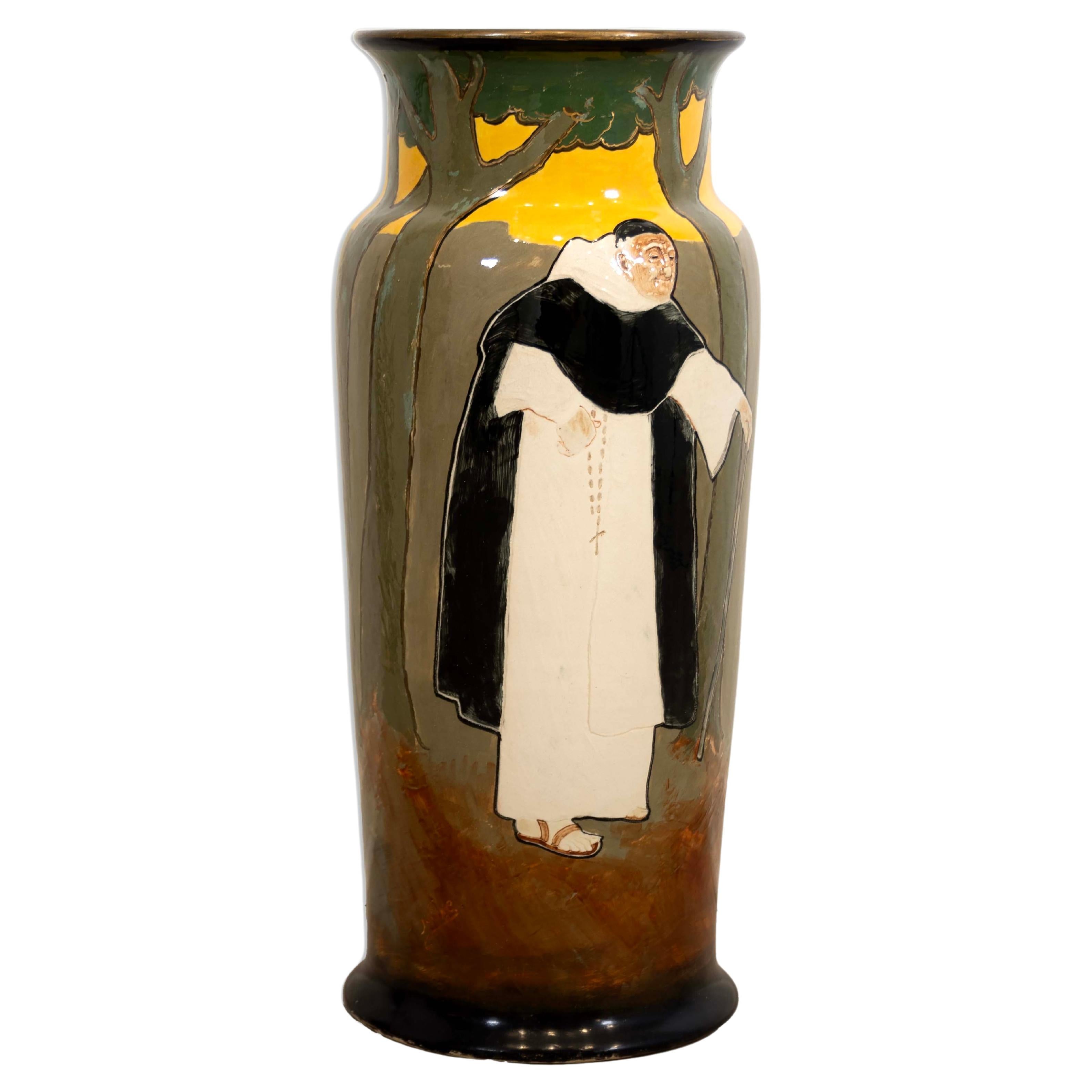 Vase de collection Pope en céramique Royal Doulton Art Nouveau signé NOKE en vente
